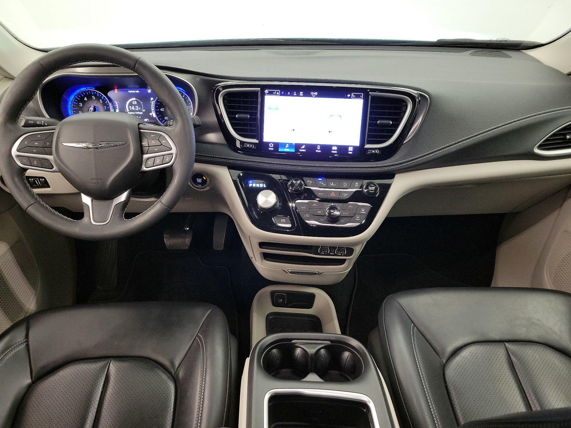 Thumbnail: 2023 Chrysler Pacifica - 9