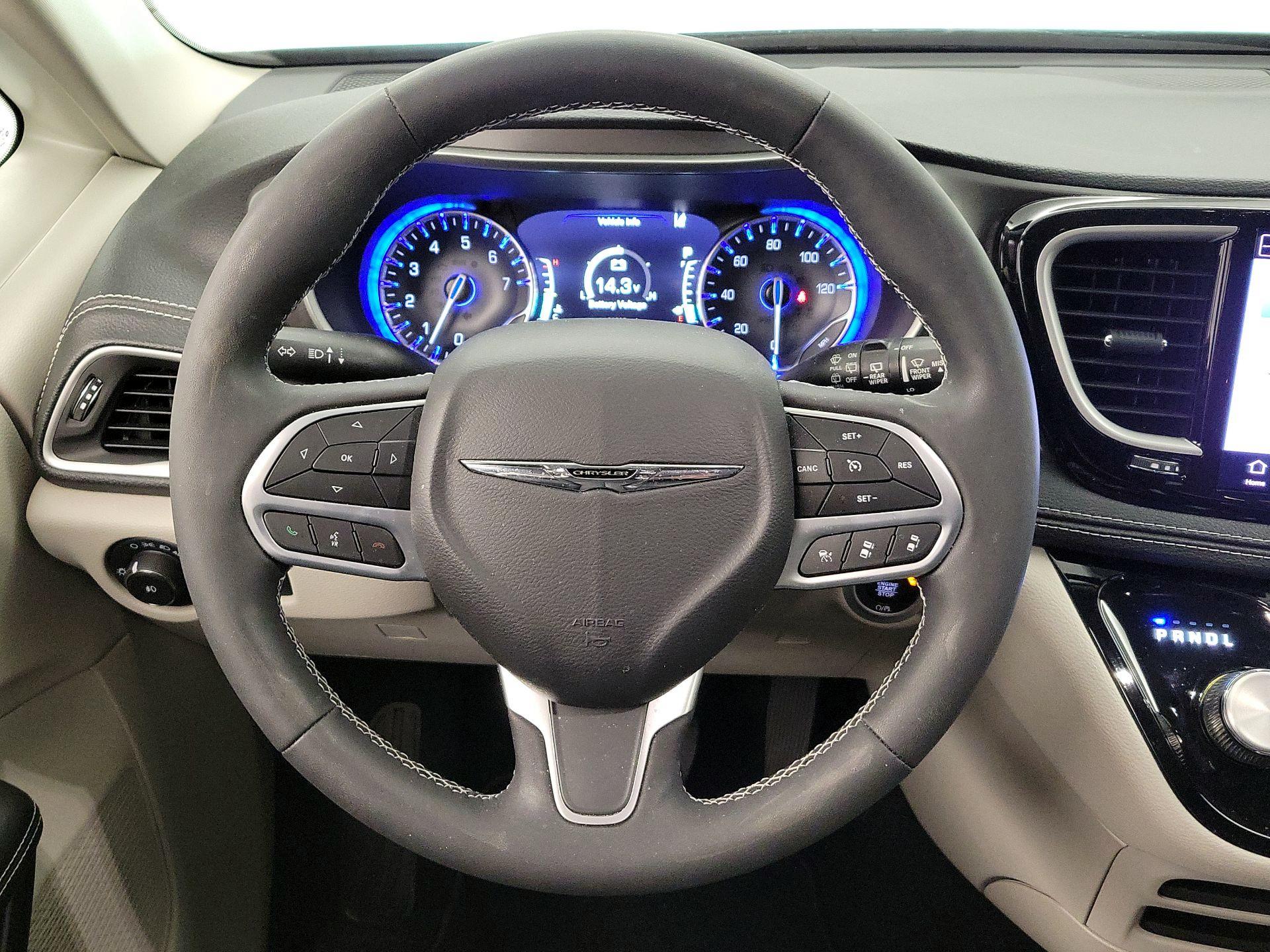 Thumbnail: 2023 Chrysler Pacifica - 10