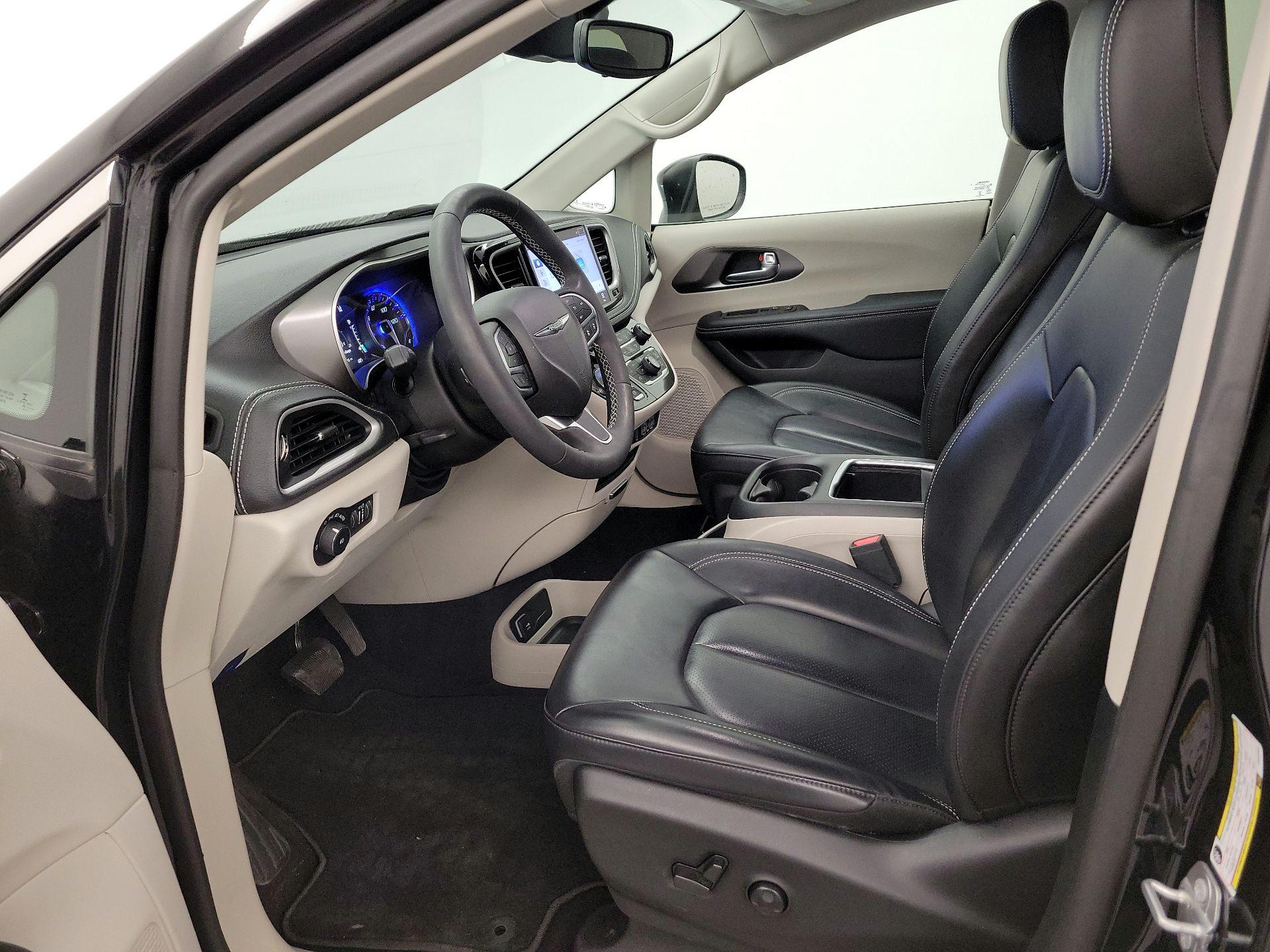 Thumbnail: 2023 Chrysler Pacifica - 11