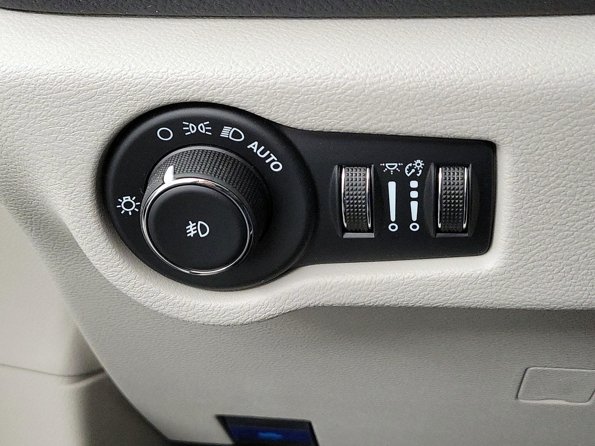 Thumbnail: 2023 Chrysler Pacifica - 13