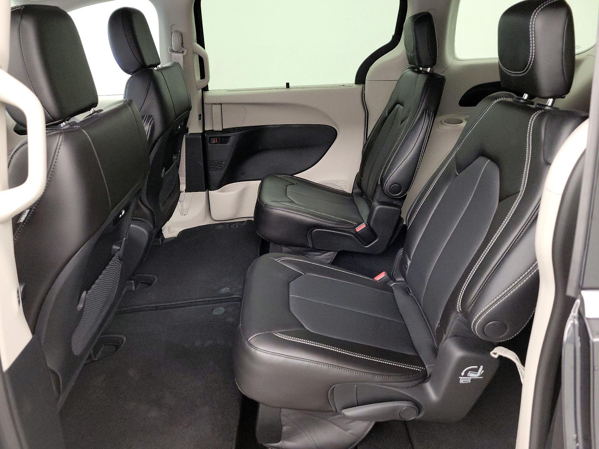 Thumbnail: 2023 Chrysler Pacifica - 19