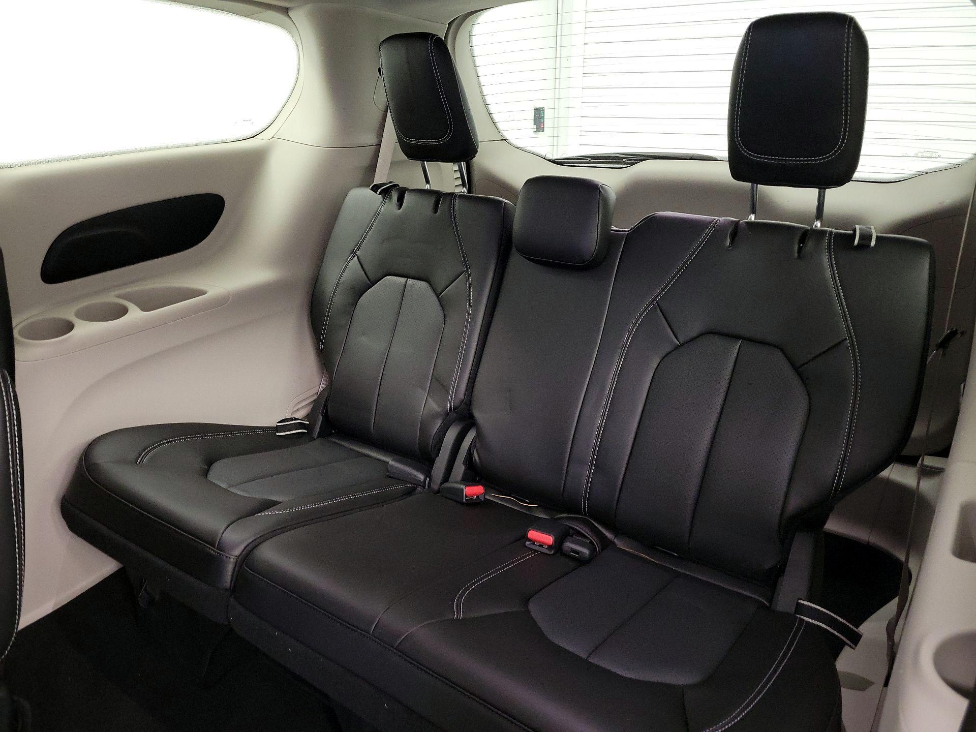 Thumbnail: 2023 Chrysler Pacifica - 20