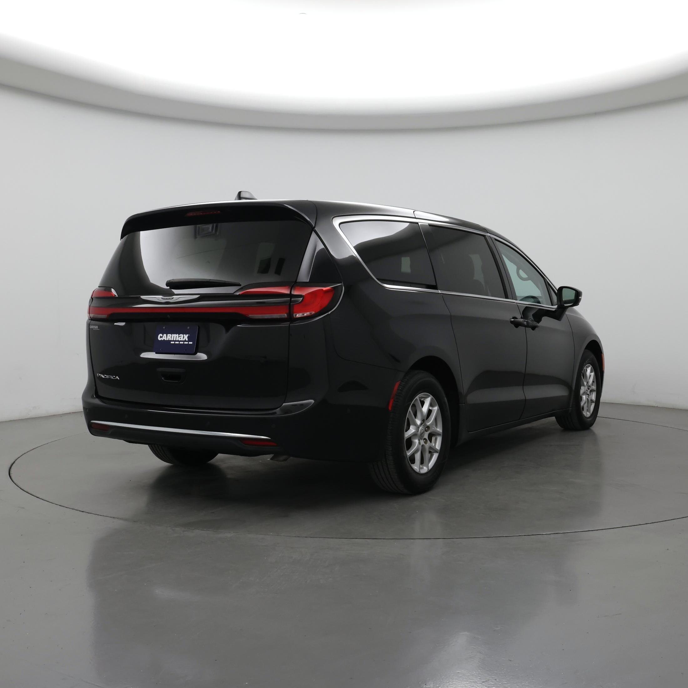 Thumbnail: 2023 Chrysler Pacifica - 8