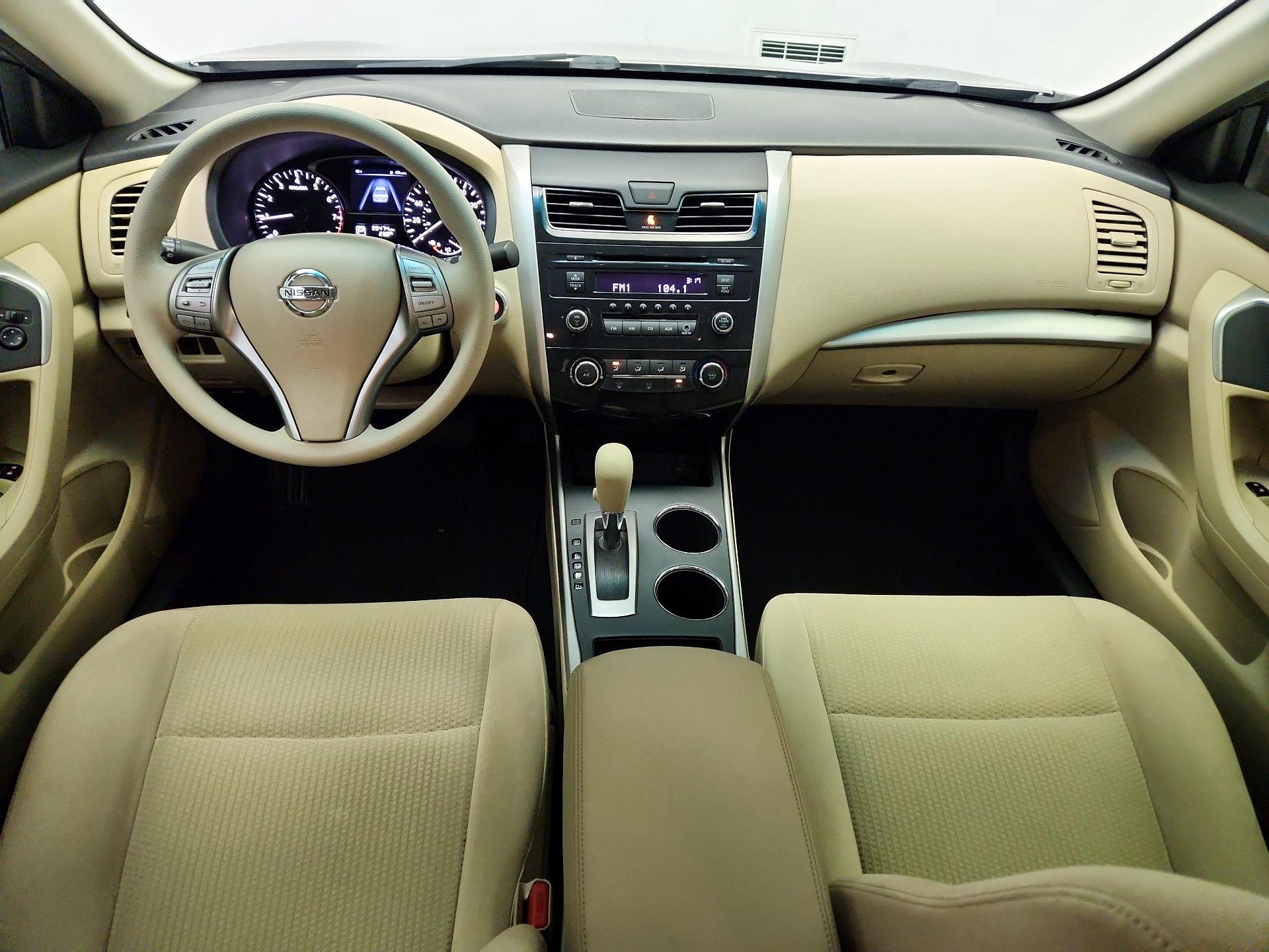 Thumbnail: 2015 Nissan Altima - 9