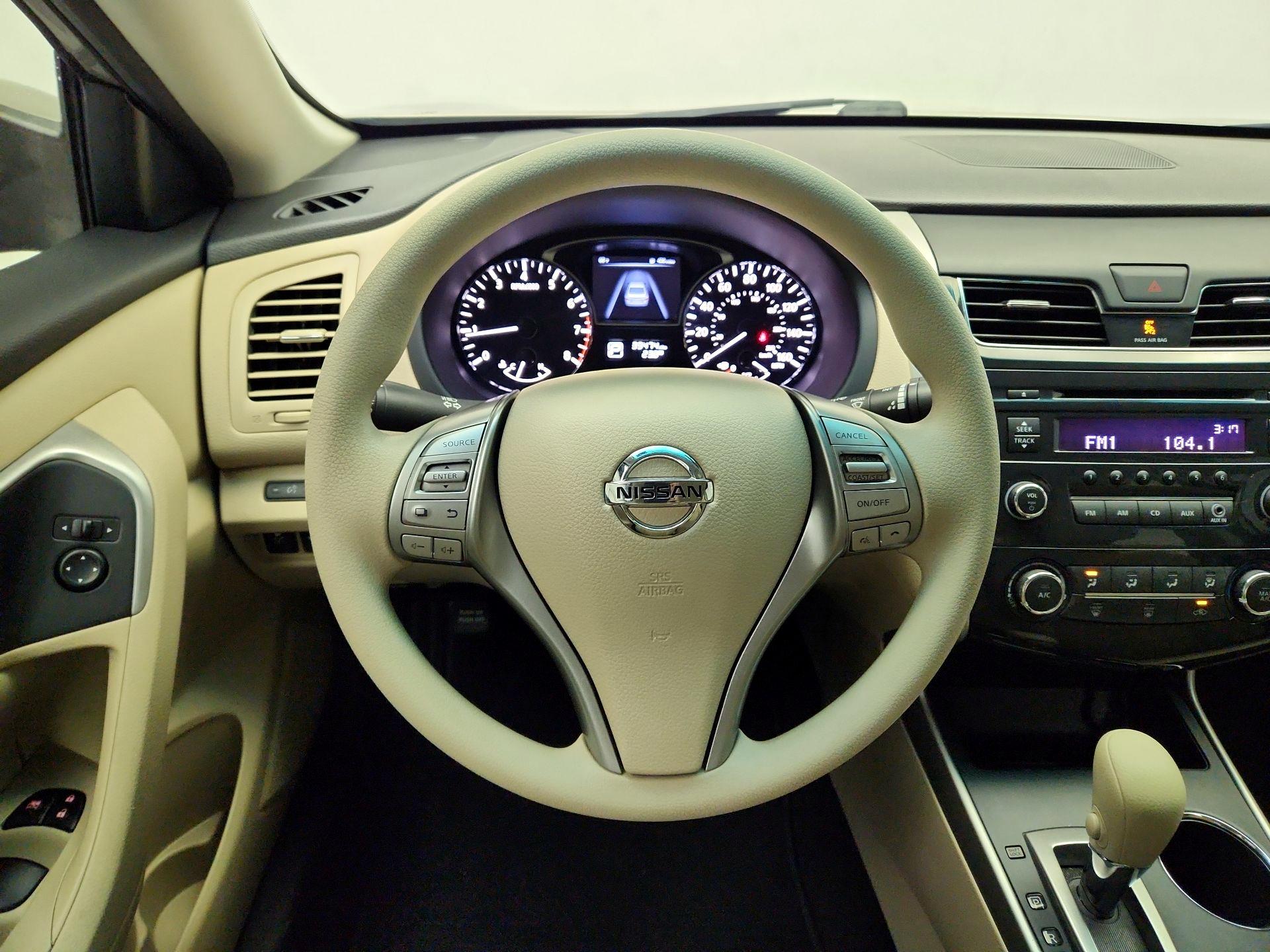 Thumbnail: 2015 Nissan Altima - 10