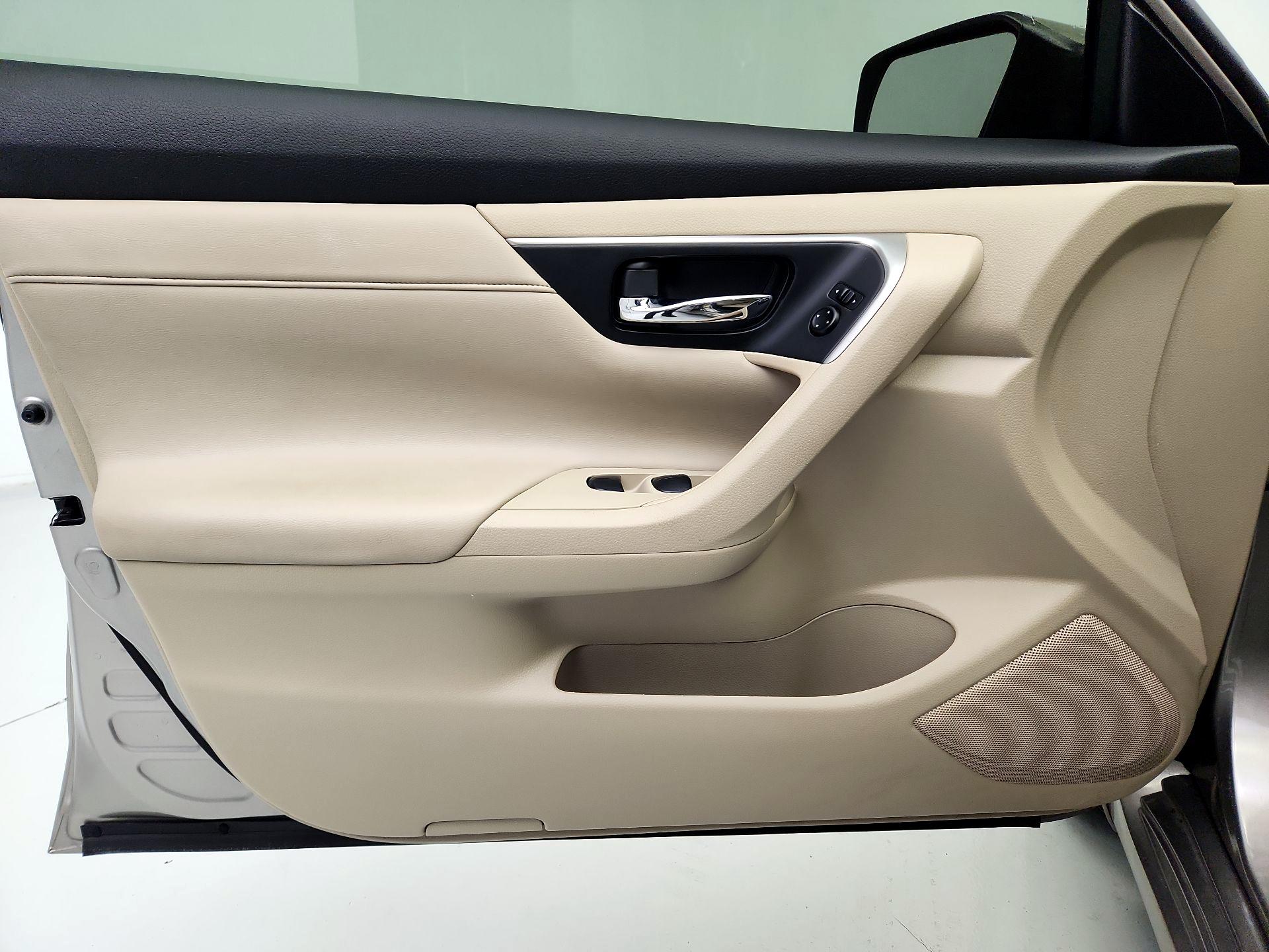 Thumbnail: 2015 Nissan Altima - 12