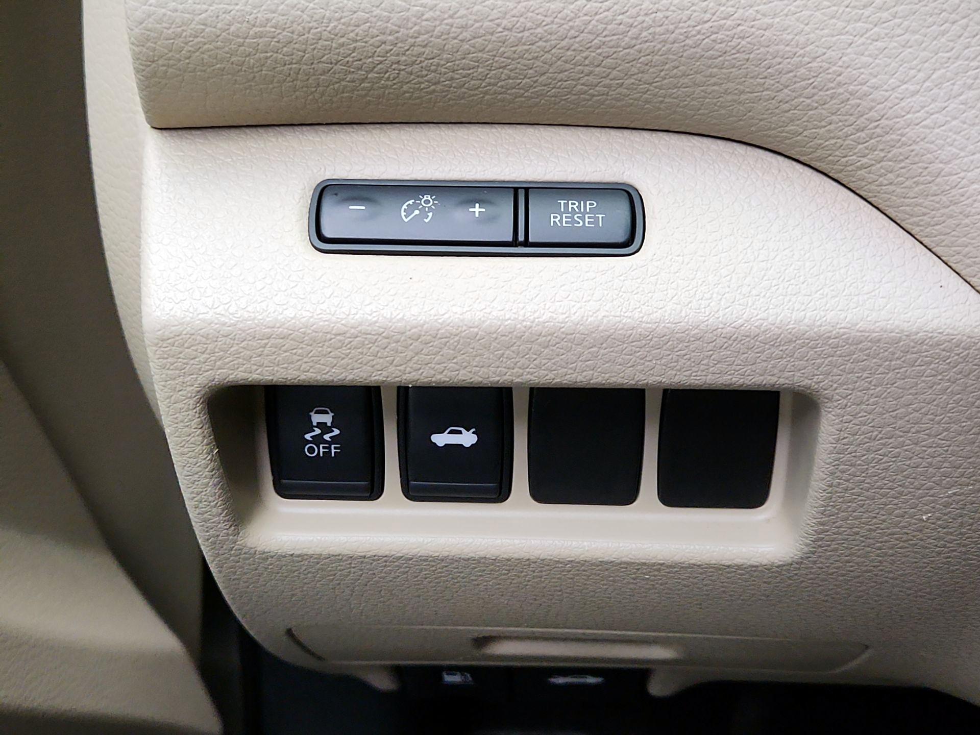 Thumbnail: 2015 Nissan Altima - 13