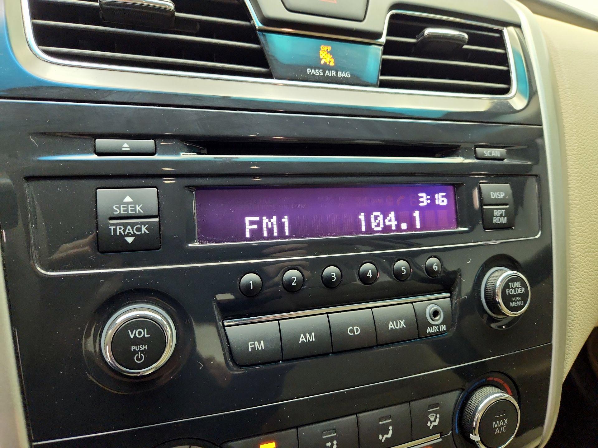 Thumbnail: 2015 Nissan Altima - 14