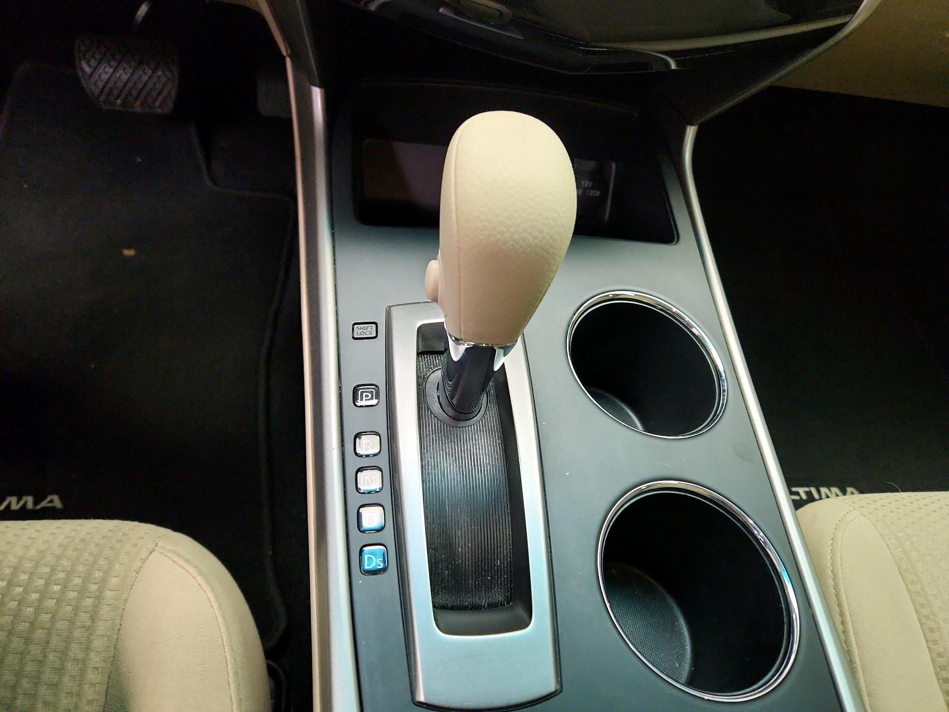 Thumbnail: 2015 Nissan Altima - 16