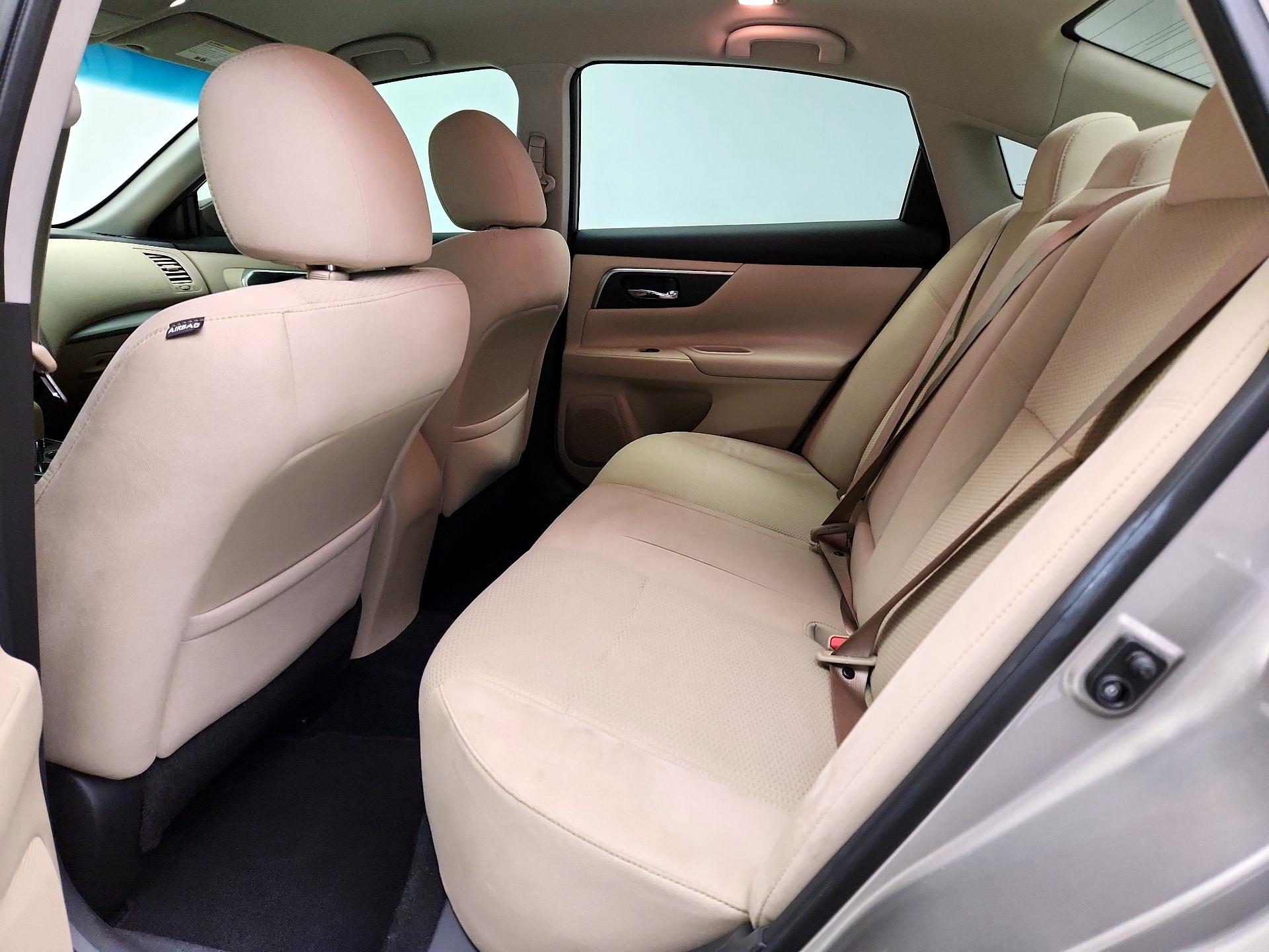 Thumbnail: 2015 Nissan Altima - 18