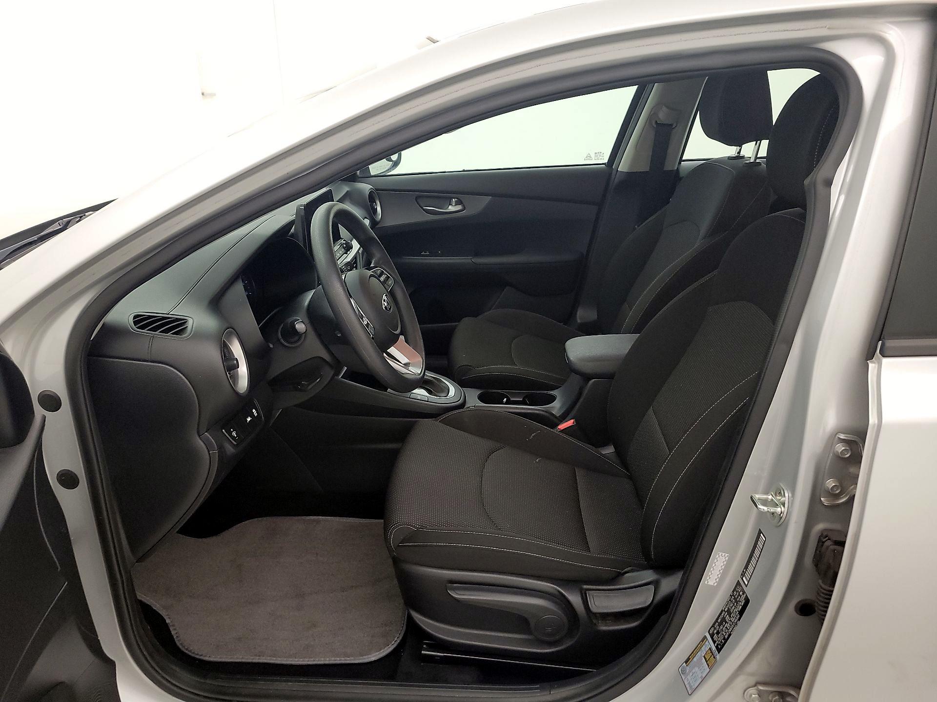 Thumbnail: 2020 Kia Forte - 9