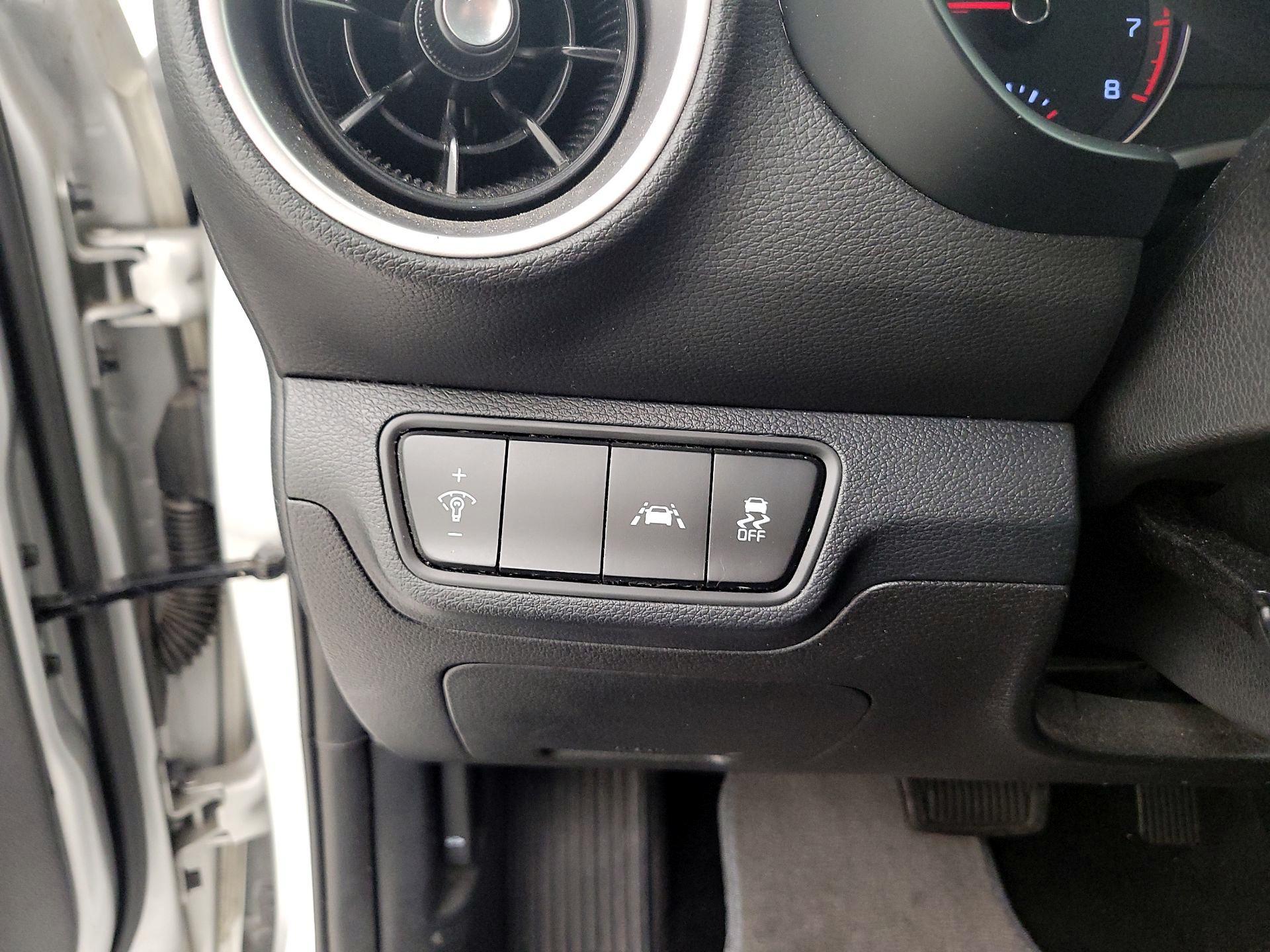 Thumbnail: 2020 Kia Forte - 11