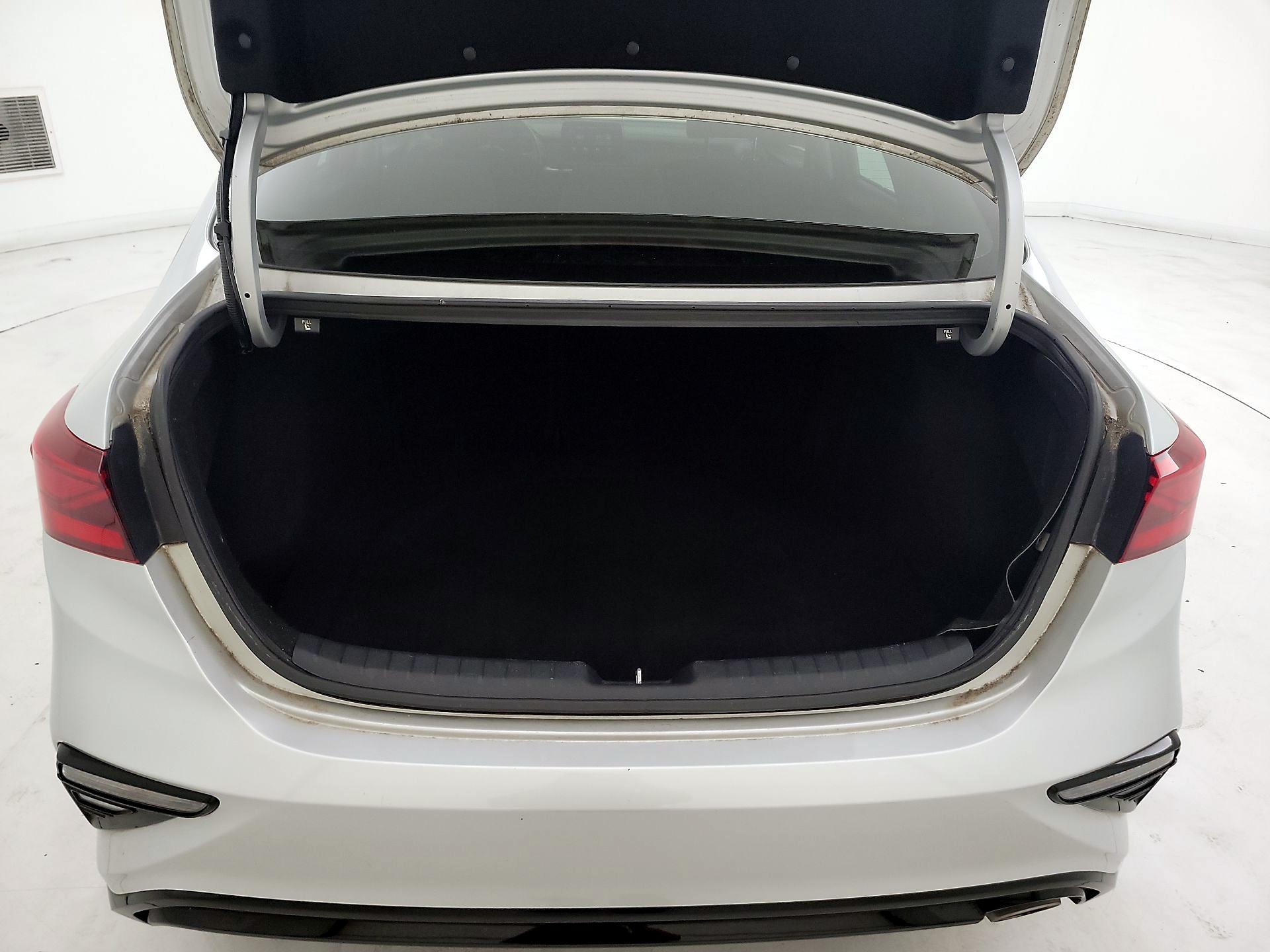 Thumbnail: 2020 Kia Forte - 18