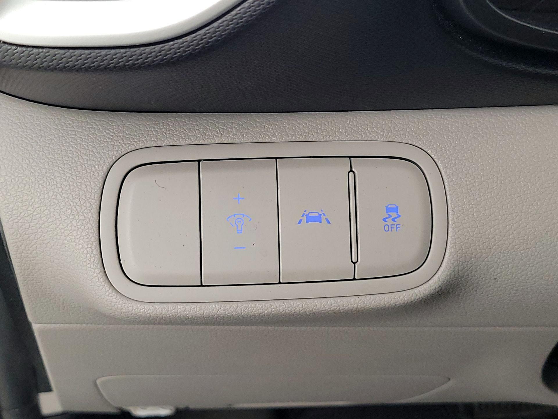 Thumbnail: 2022 Hyundai Venue - 13