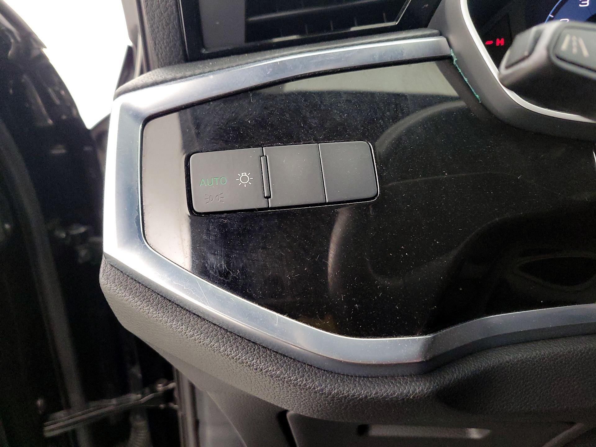 Thumbnail: 2020 Audi Q3 - 13