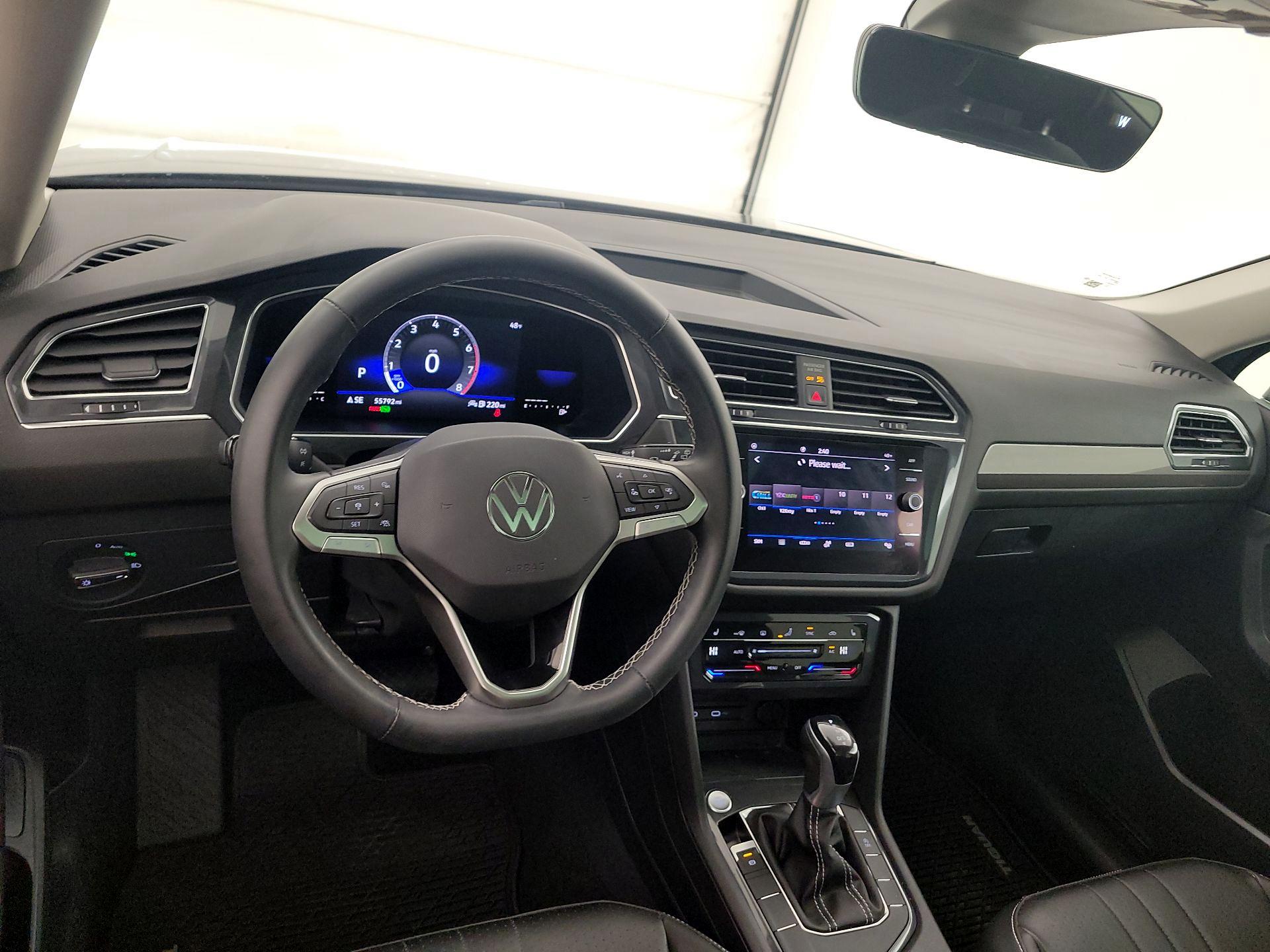 Thumbnail: 2022 Volkswagen Tiguan - 9