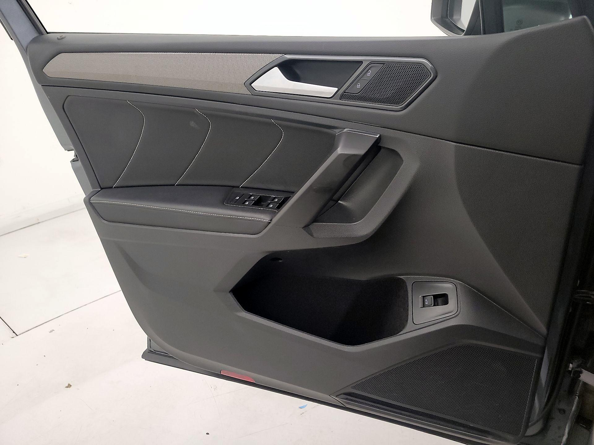 Thumbnail: 2022 Volkswagen Tiguan - 12