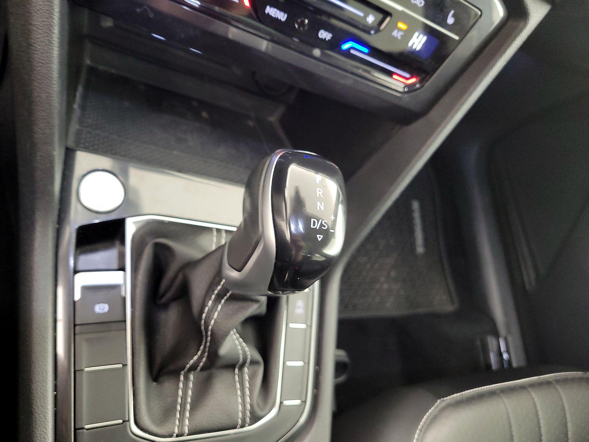 Thumbnail: 2022 Volkswagen Tiguan - 17