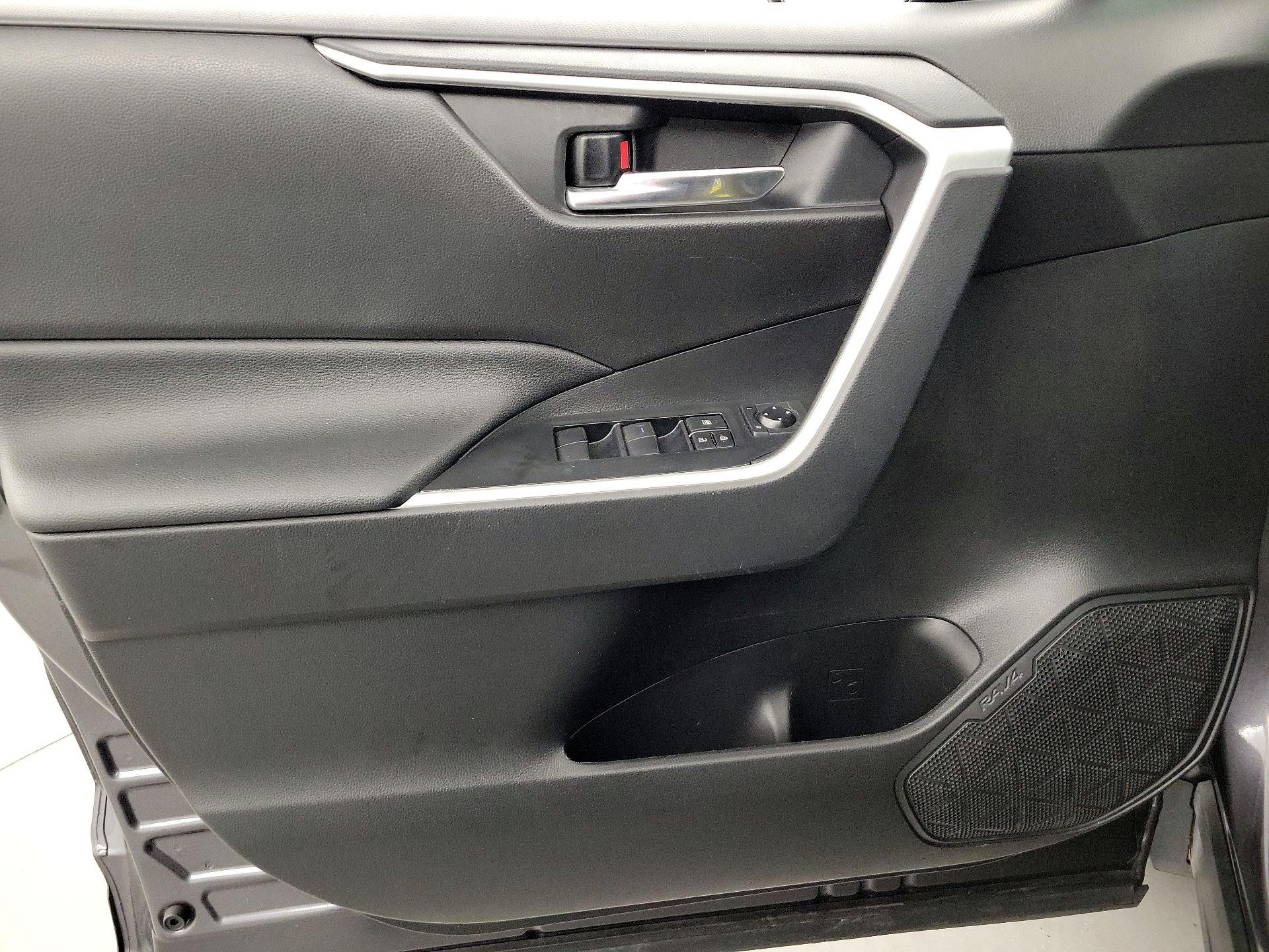 Thumbnail: 2021 Toyota RAV4 - 12