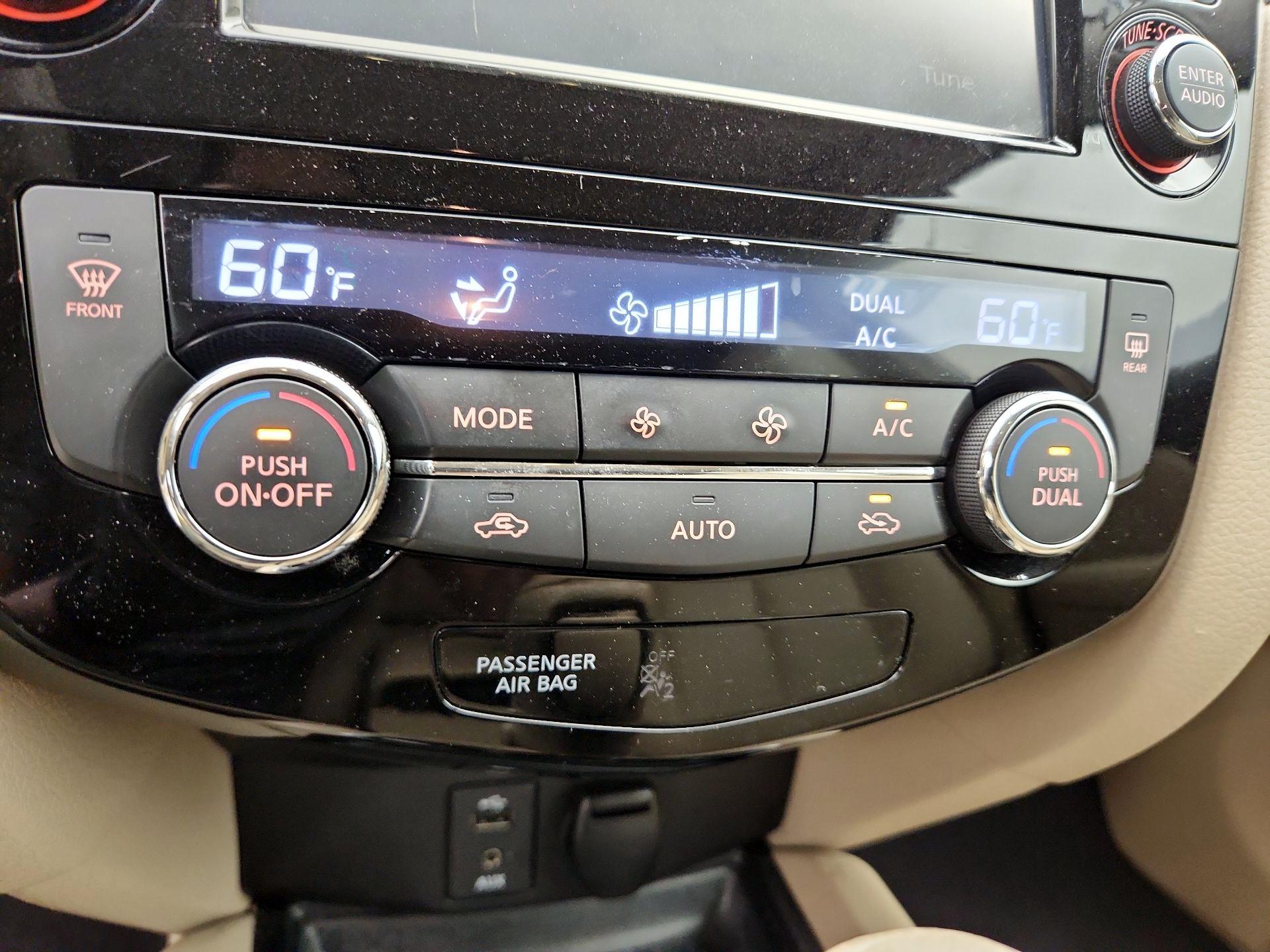 Thumbnail: 2015 Nissan Rogue - 17