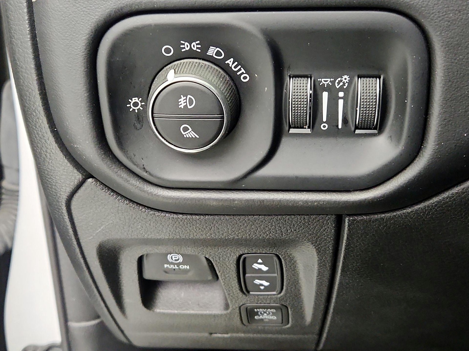 2023 RAM Ram 1500 Pickup Limited - Photo 14