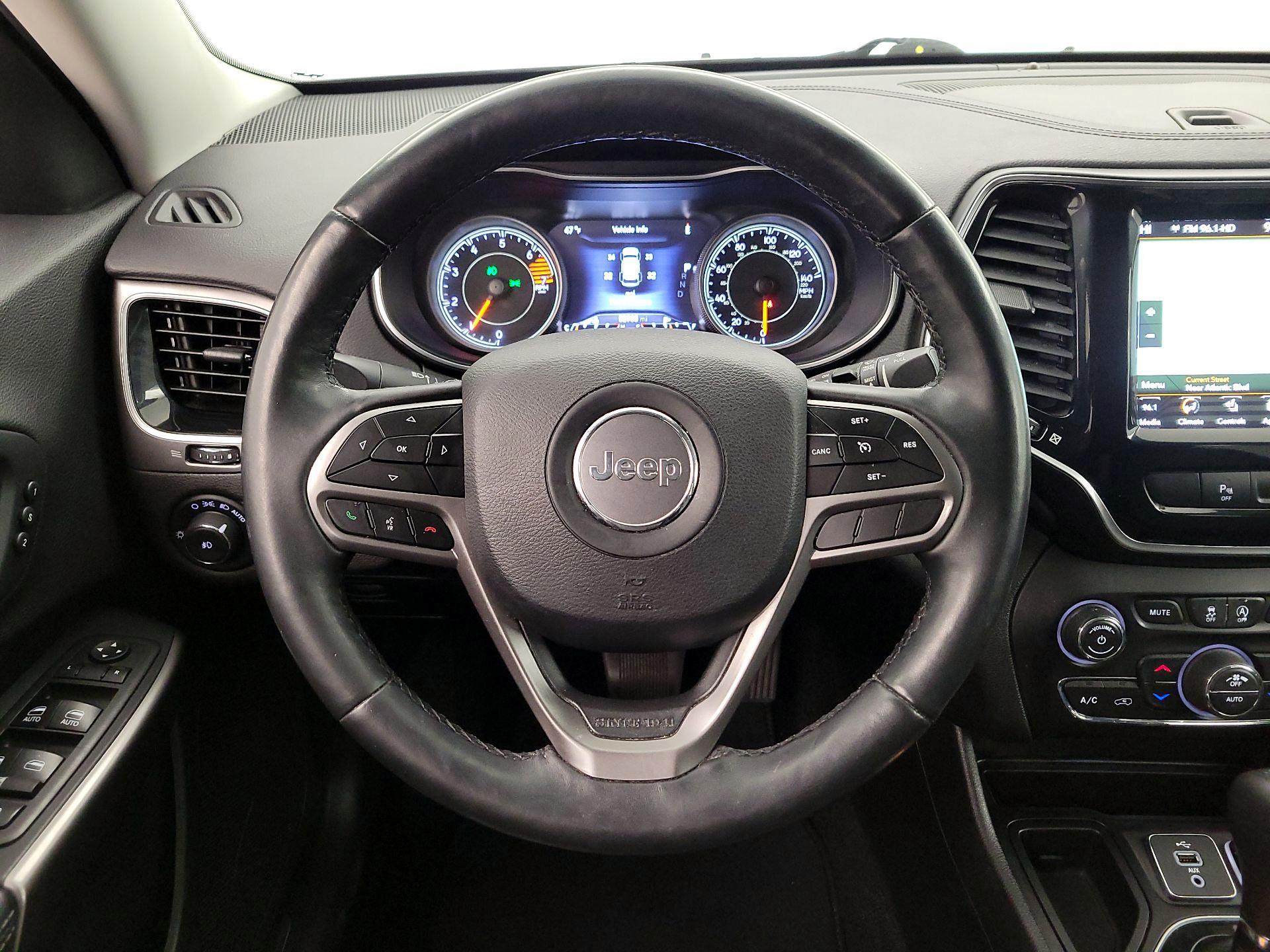 Thumbnail: 2019 Jeep Cherokee - 10