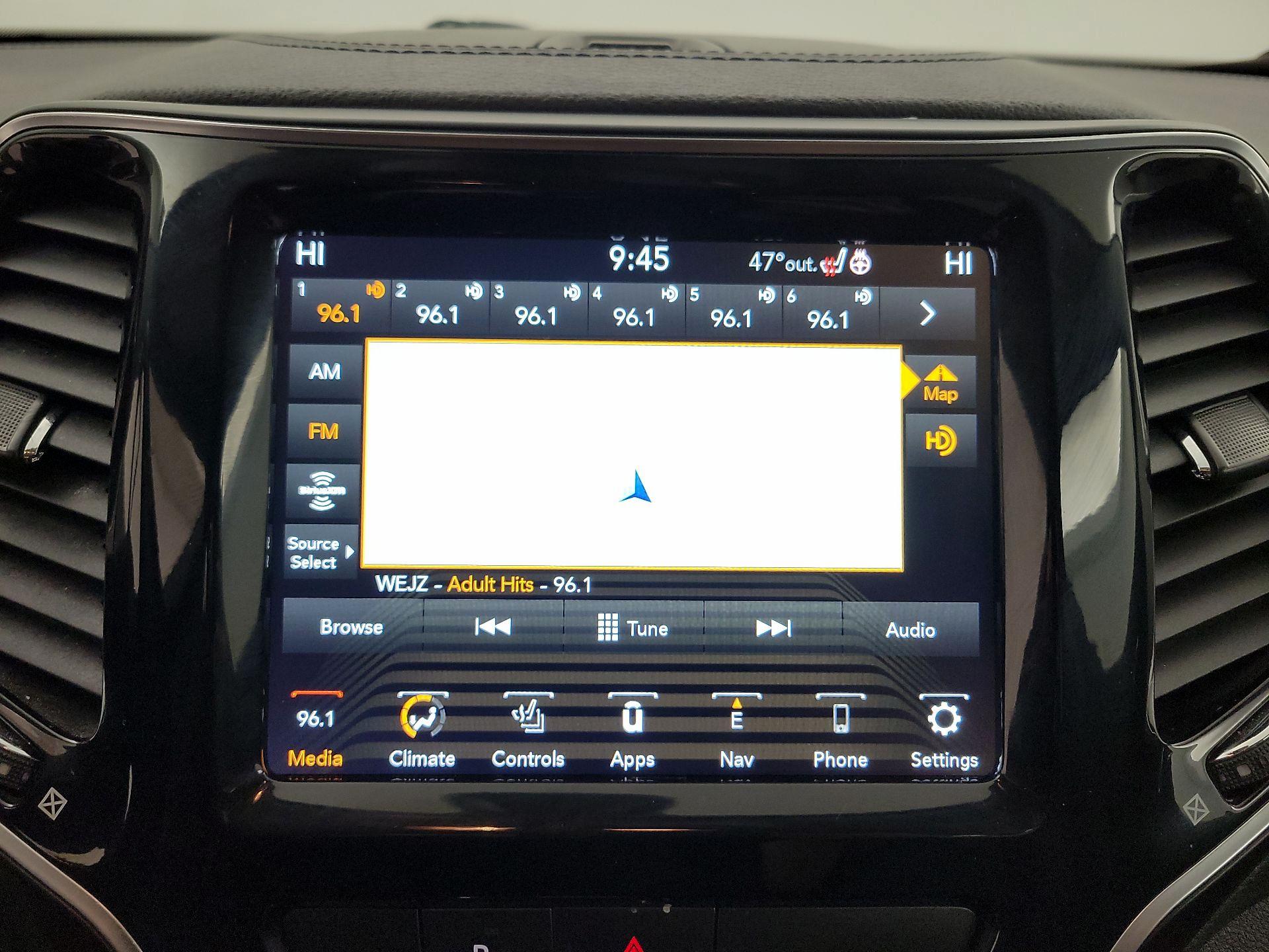 Thumbnail: 2019 Jeep Cherokee - 16