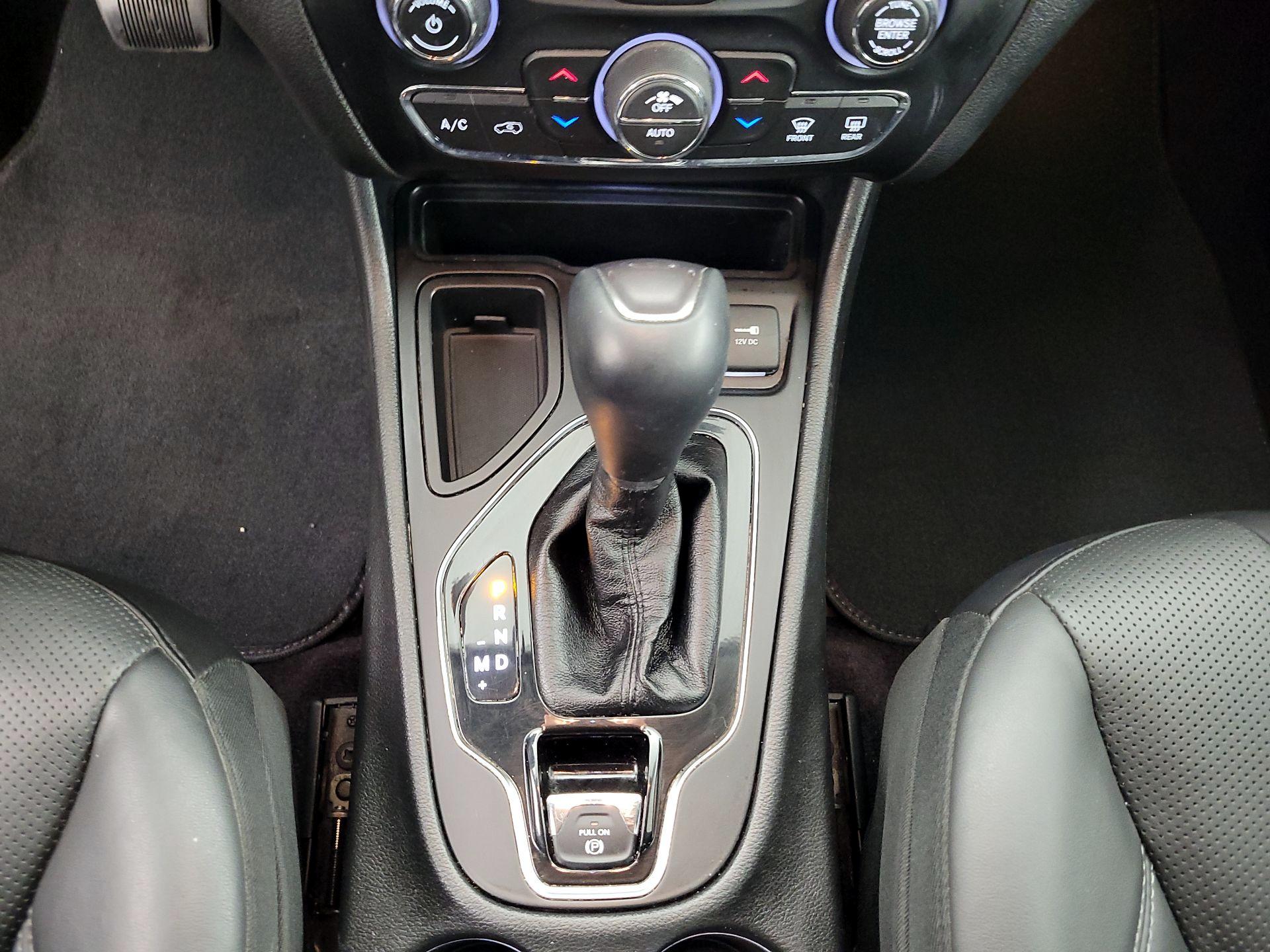 Thumbnail: 2019 Jeep Cherokee - 18