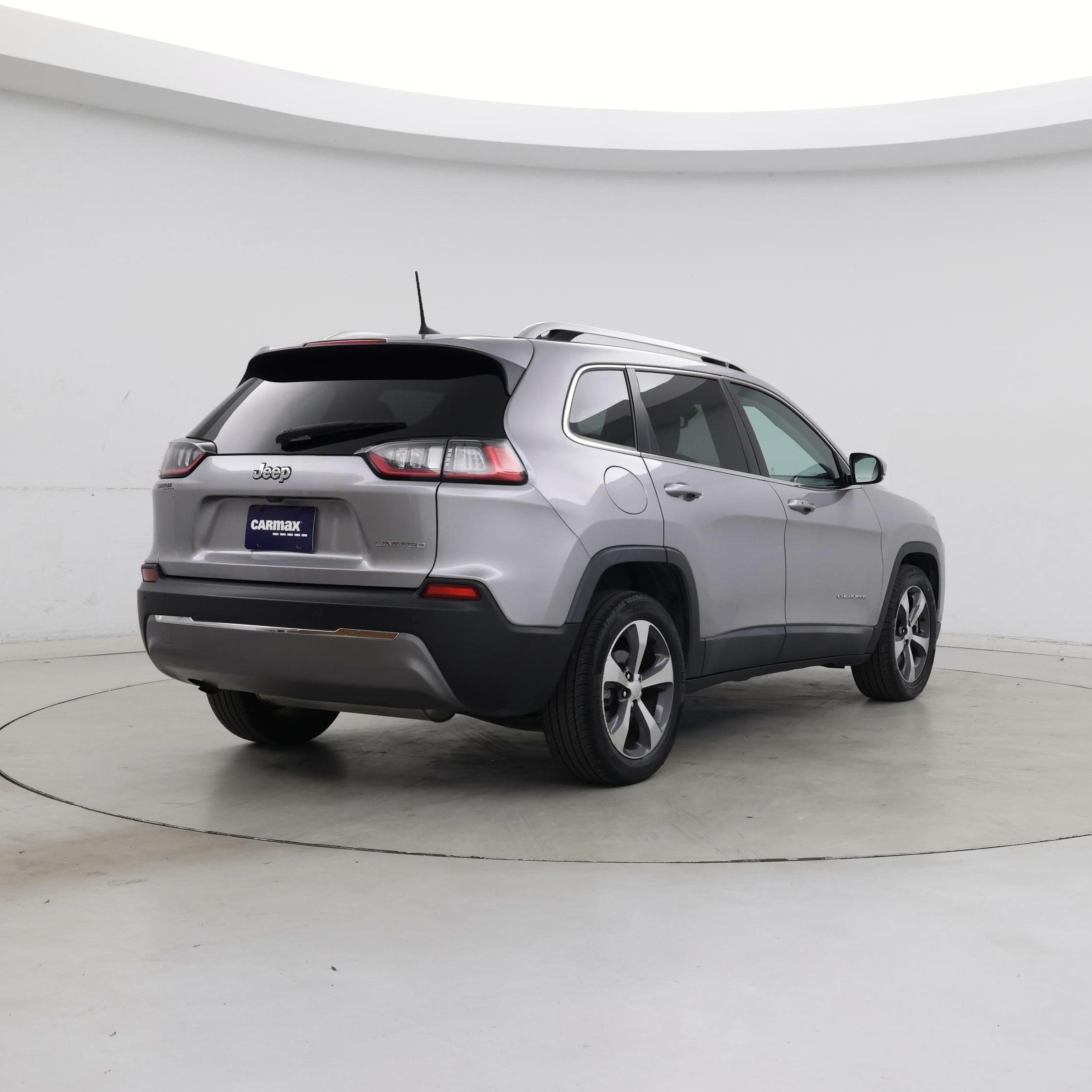 Thumbnail: 2019 Jeep Cherokee - 8