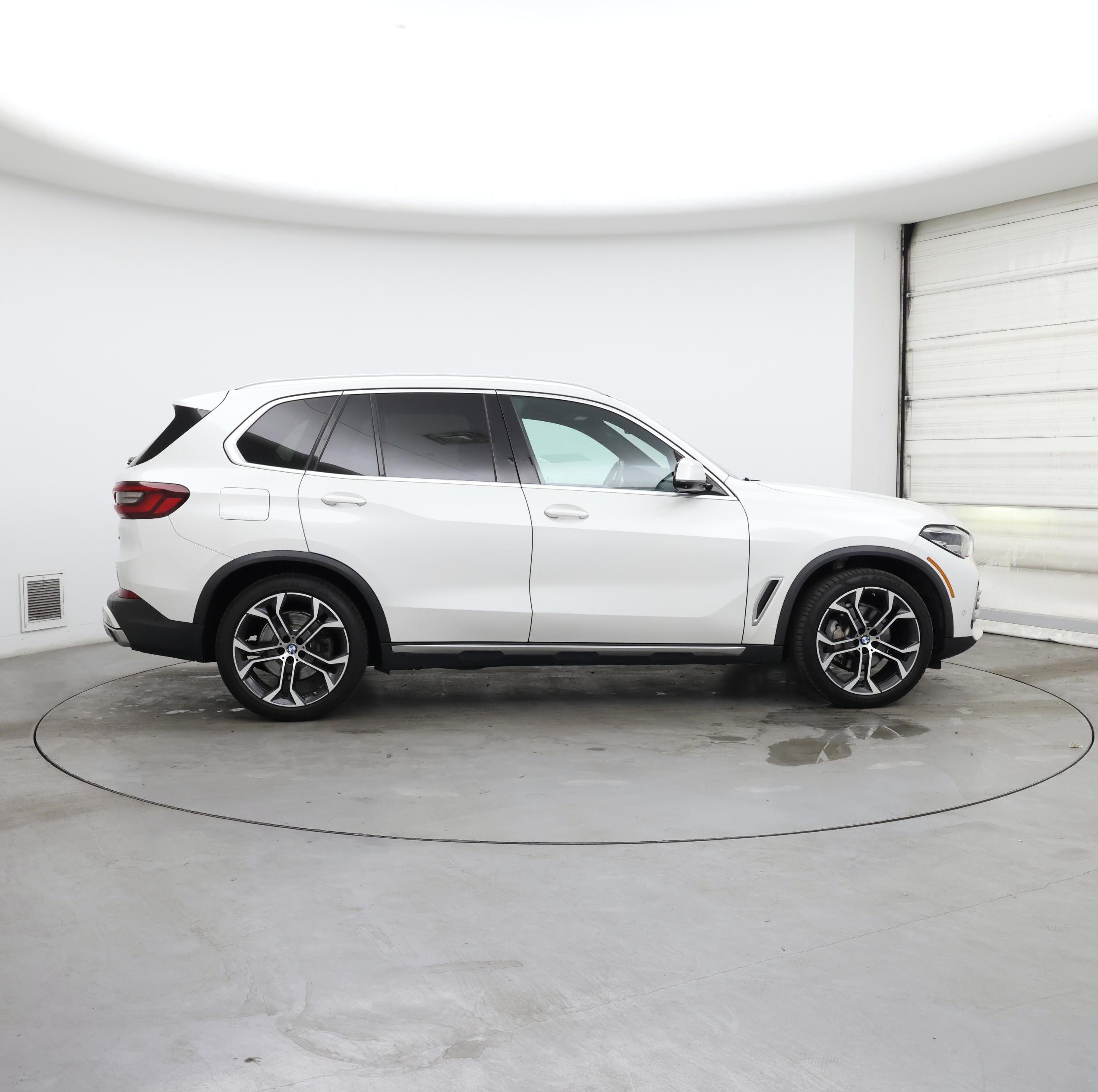 Thumbnail: 2021 BMW X5 - 7