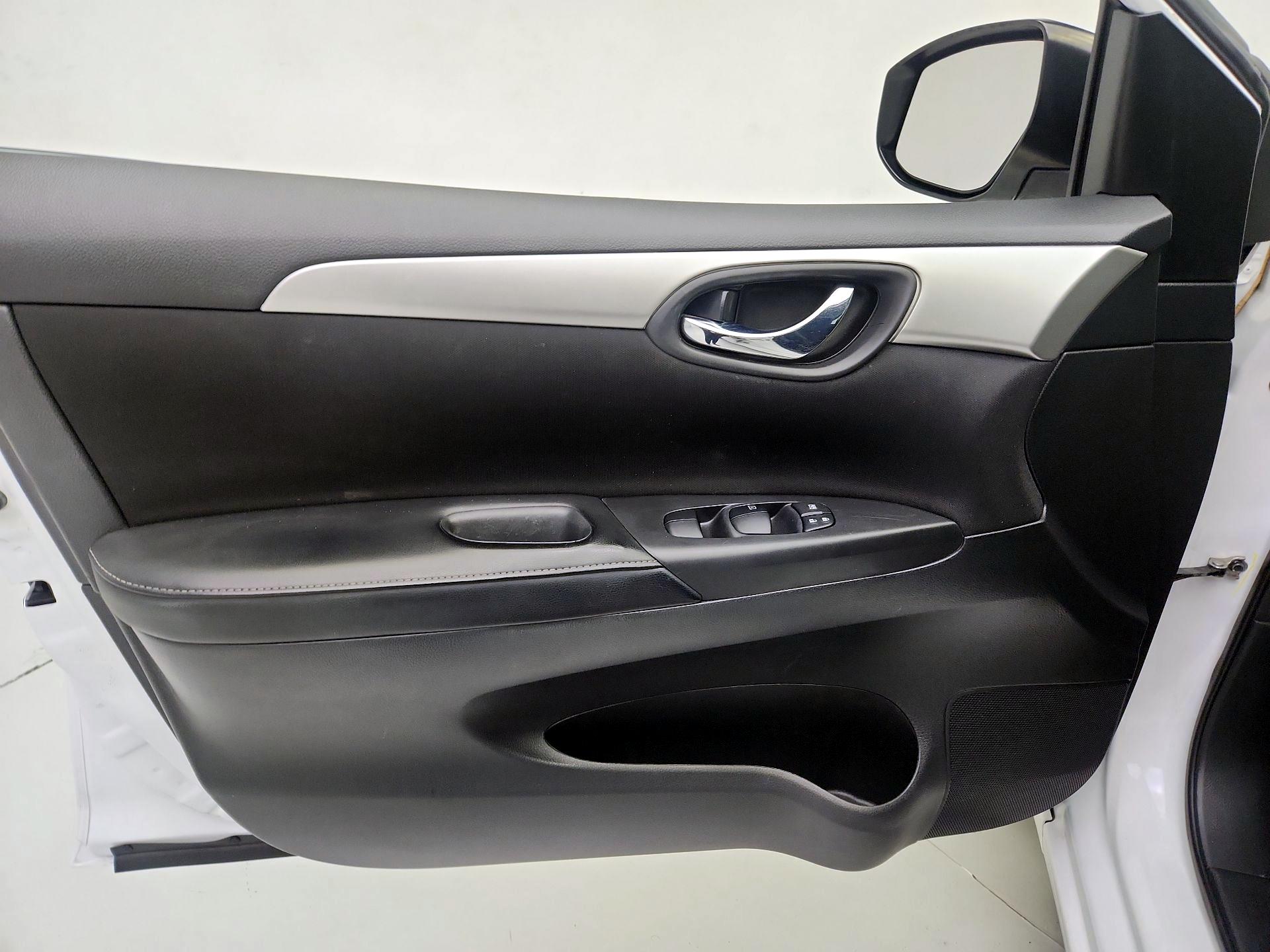 Thumbnail: 2019 Nissan Sentra - 12