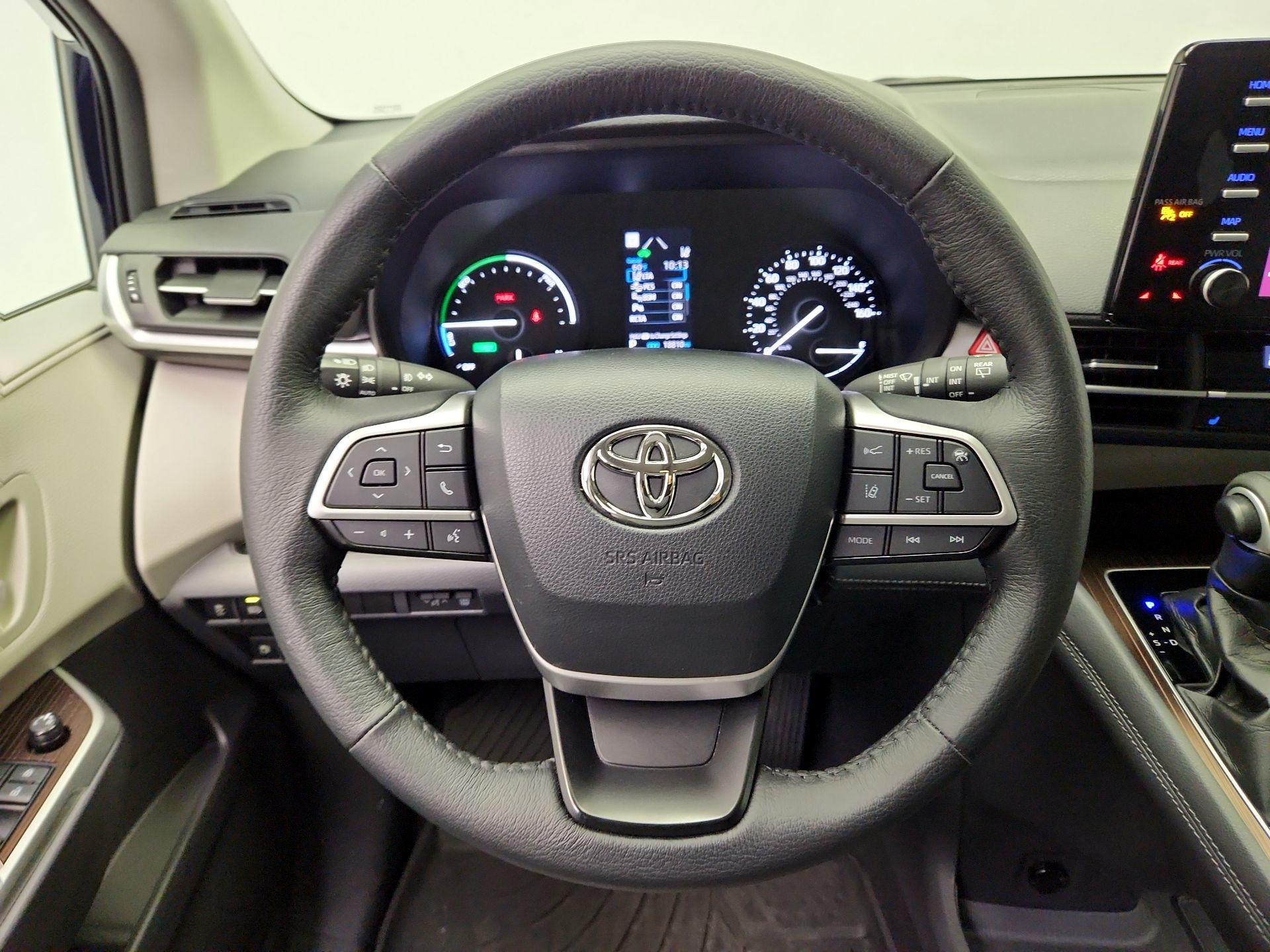 Thumbnail: 2022 Toyota Sienna - 10