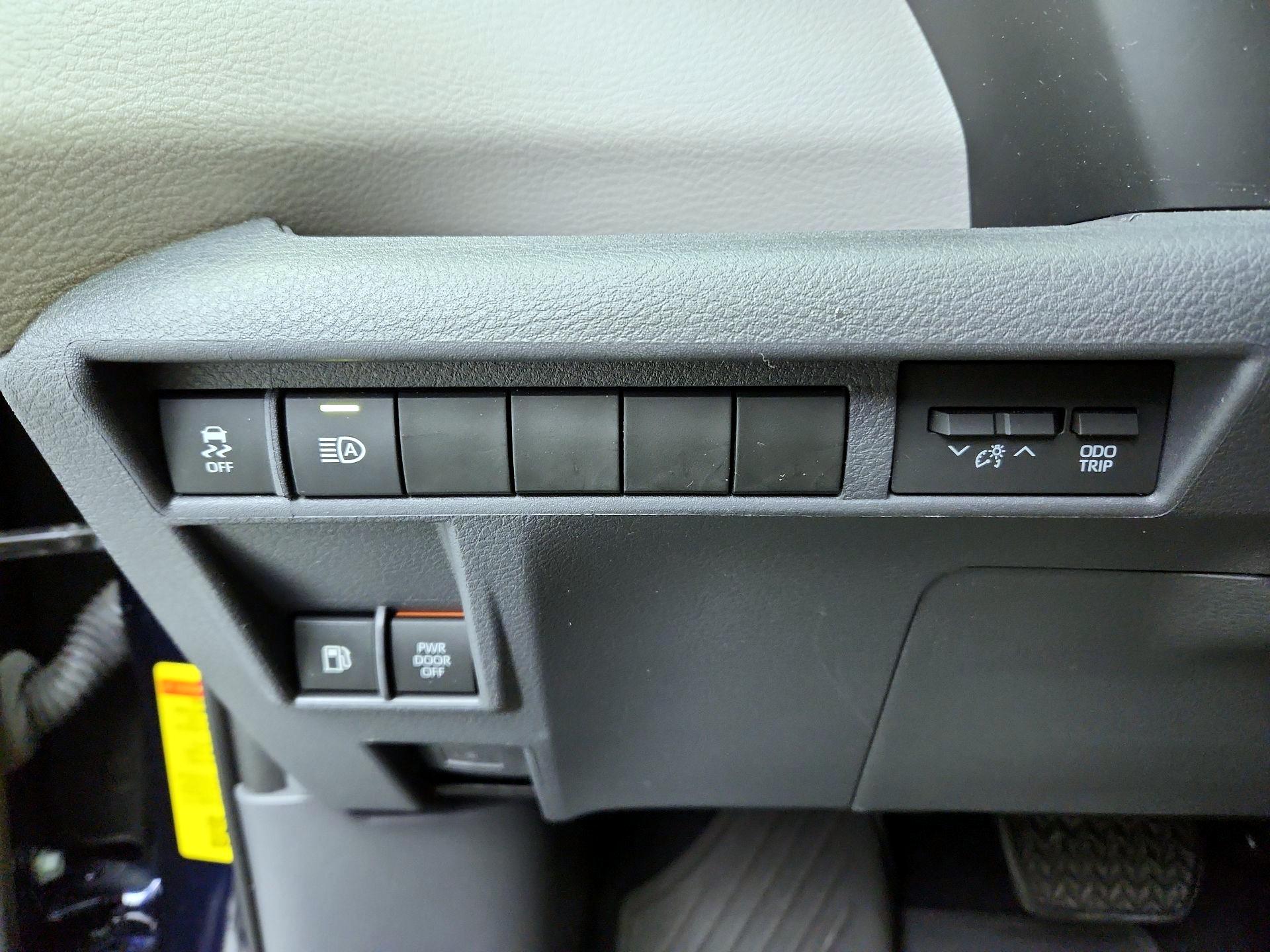 Thumbnail: 2022 Toyota Sienna - 13