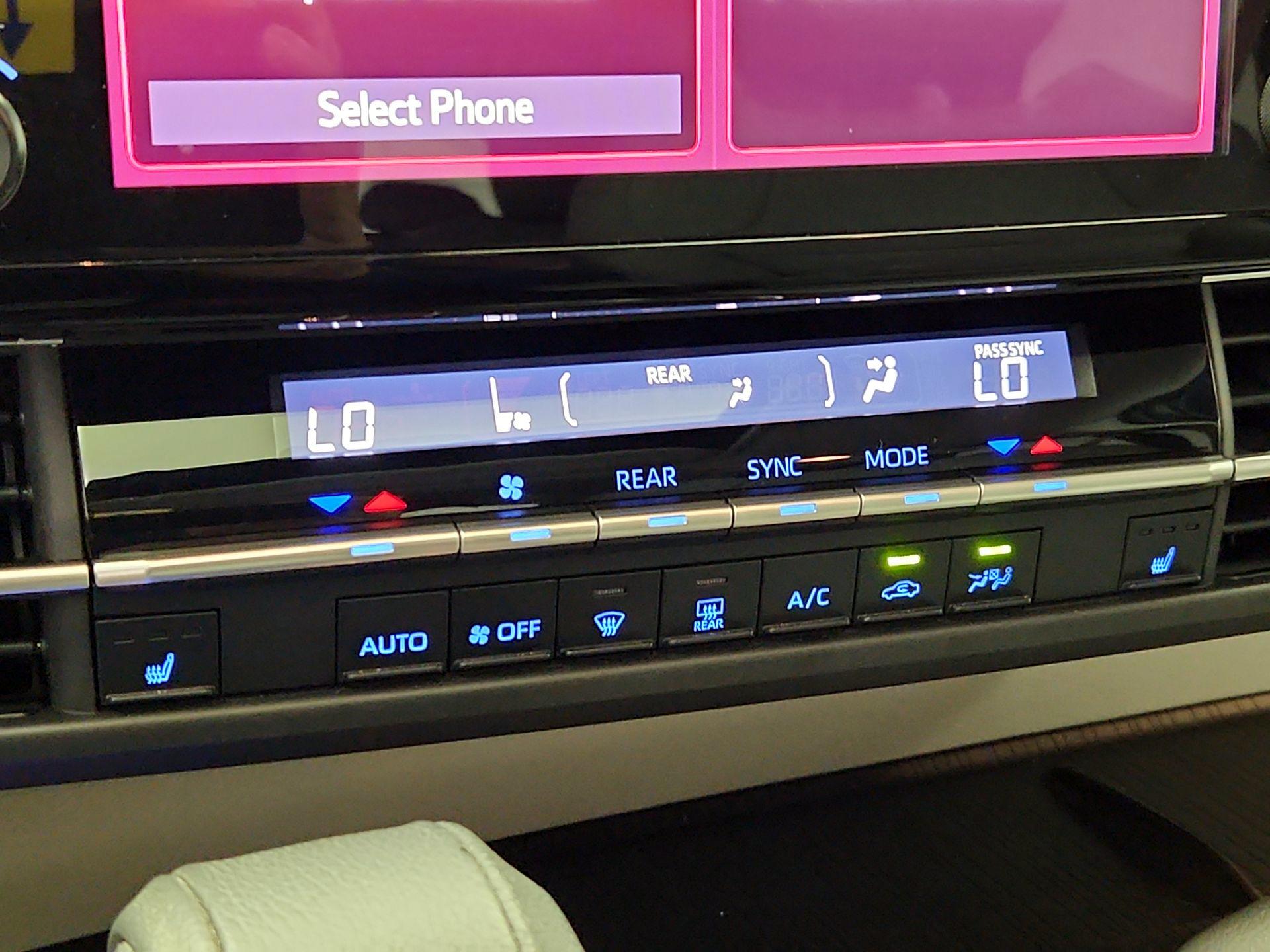 Thumbnail: 2022 Toyota Sienna - 16