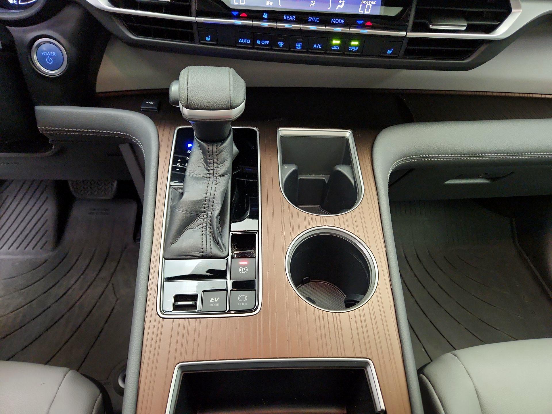 Thumbnail: 2022 Toyota Sienna - 17