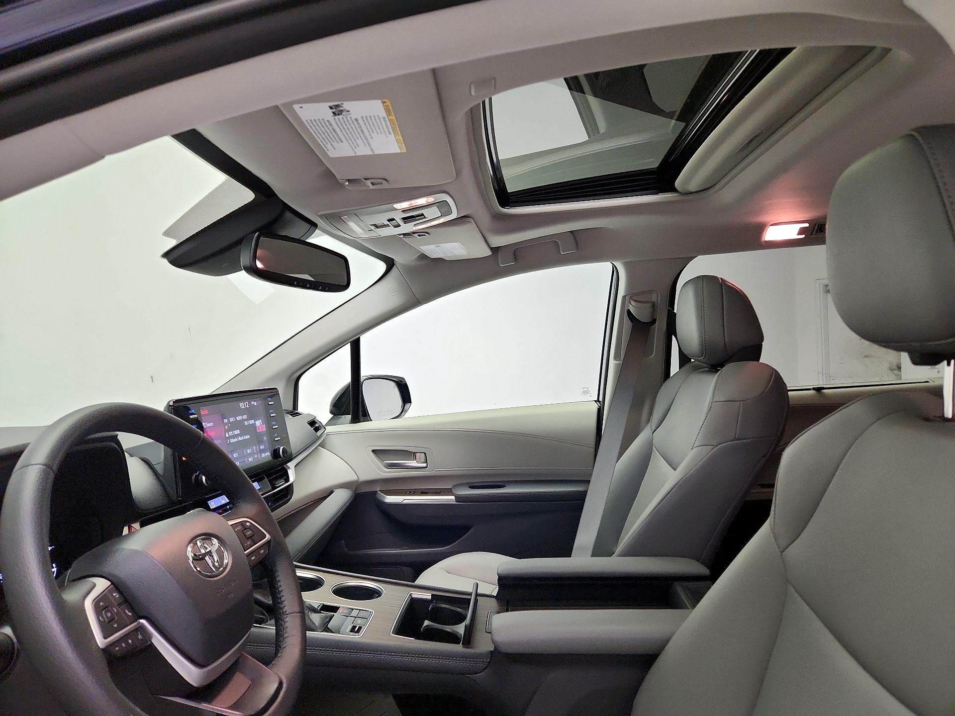 Thumbnail: 2022 Toyota Sienna - 19