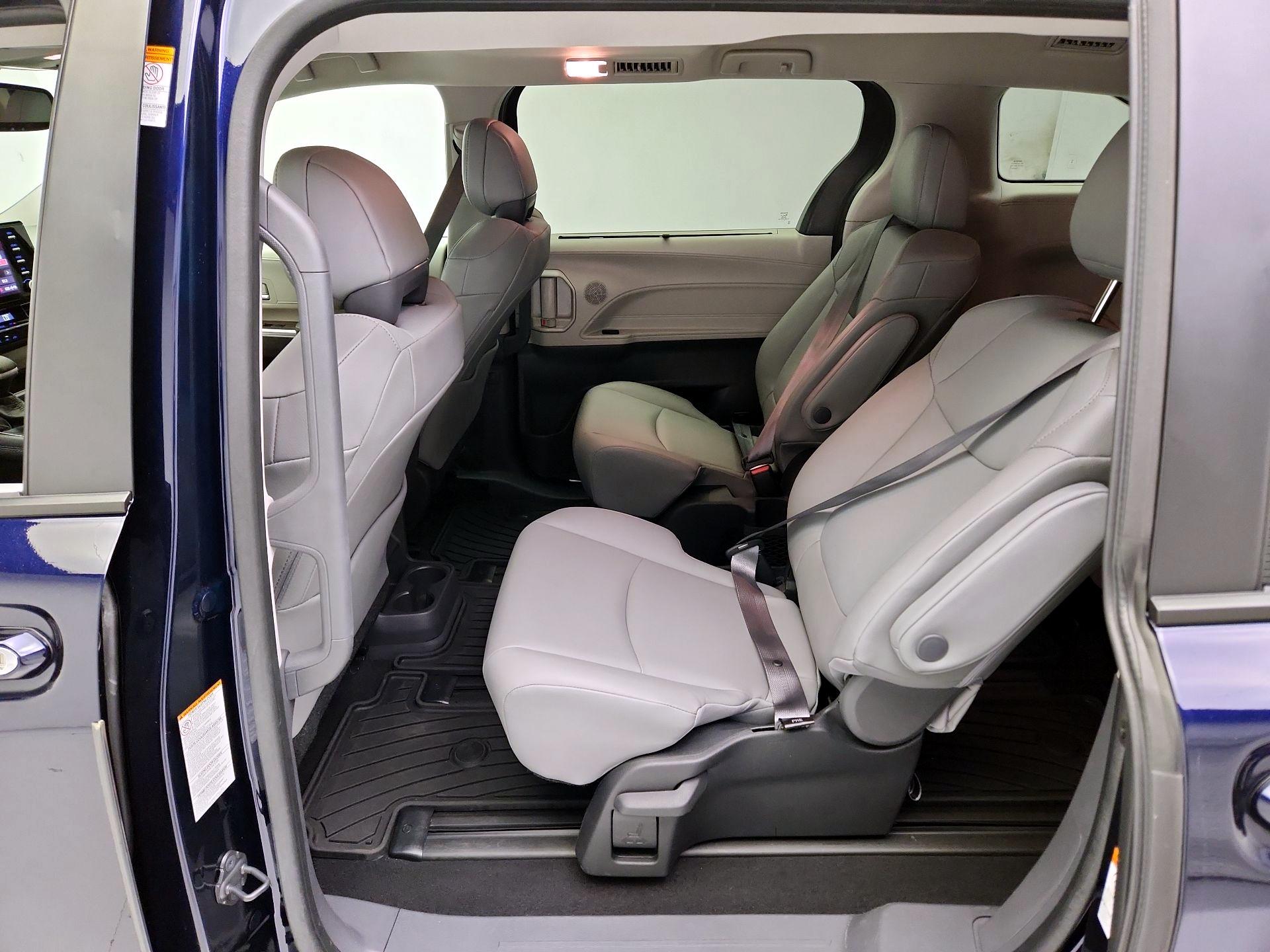 Thumbnail: 2022 Toyota Sienna - 20