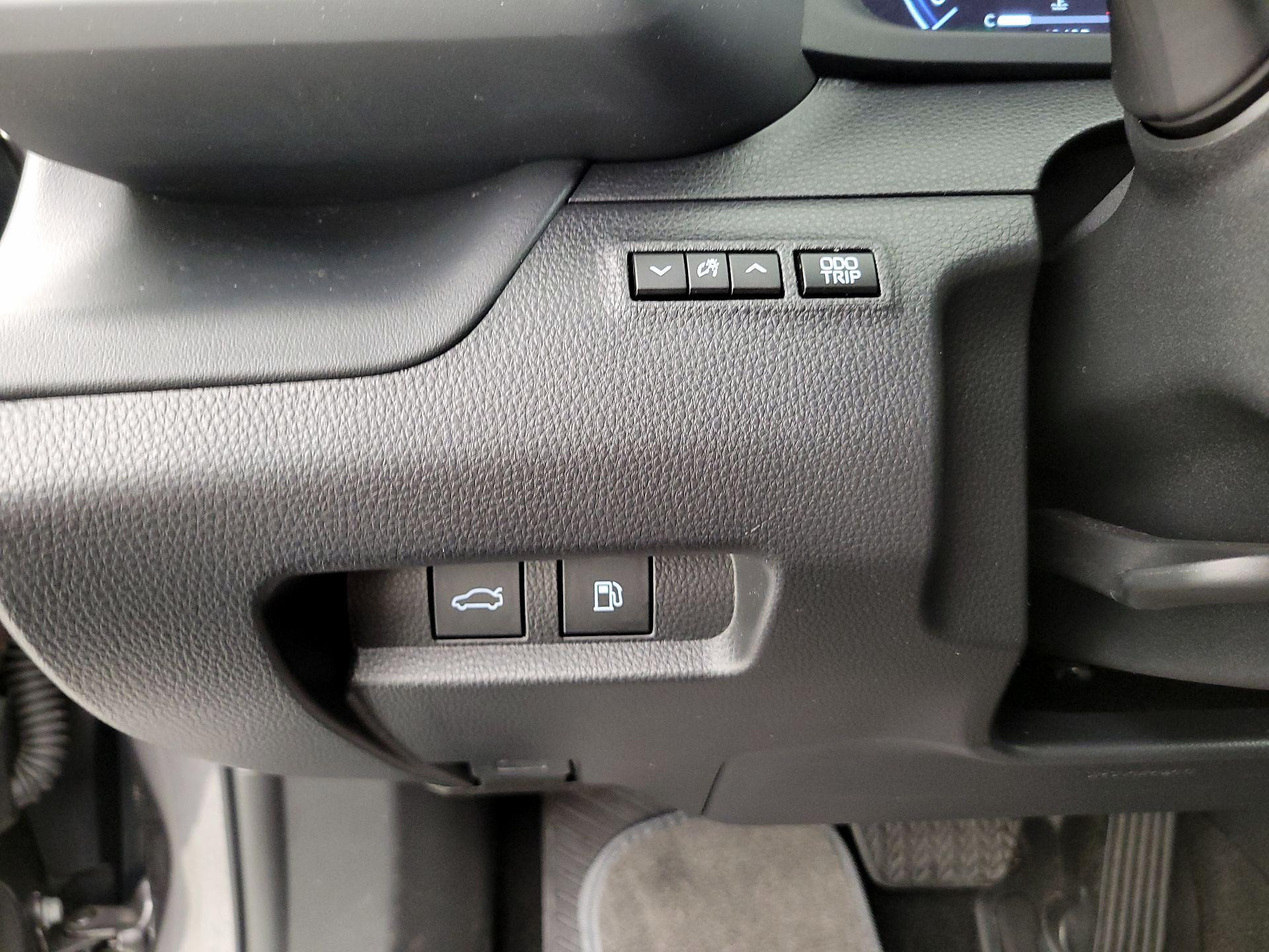 Thumbnail: 2023 Toyota Crown - 11