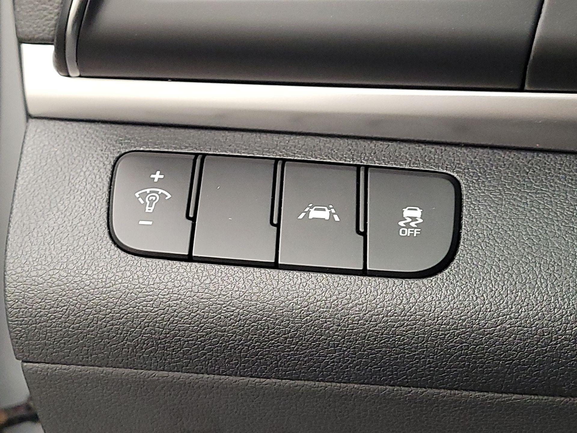 Thumbnail: 2020 Hyundai Elantra - 13