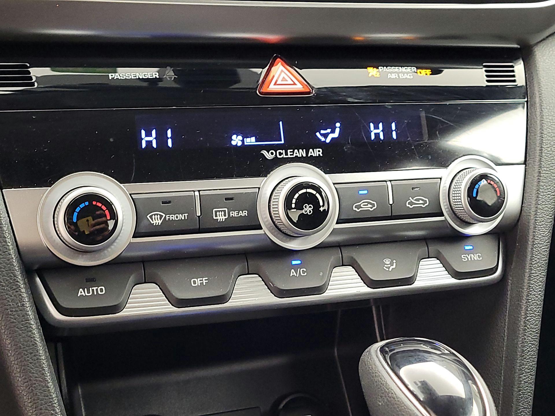 Thumbnail: 2020 Hyundai Elantra - 16