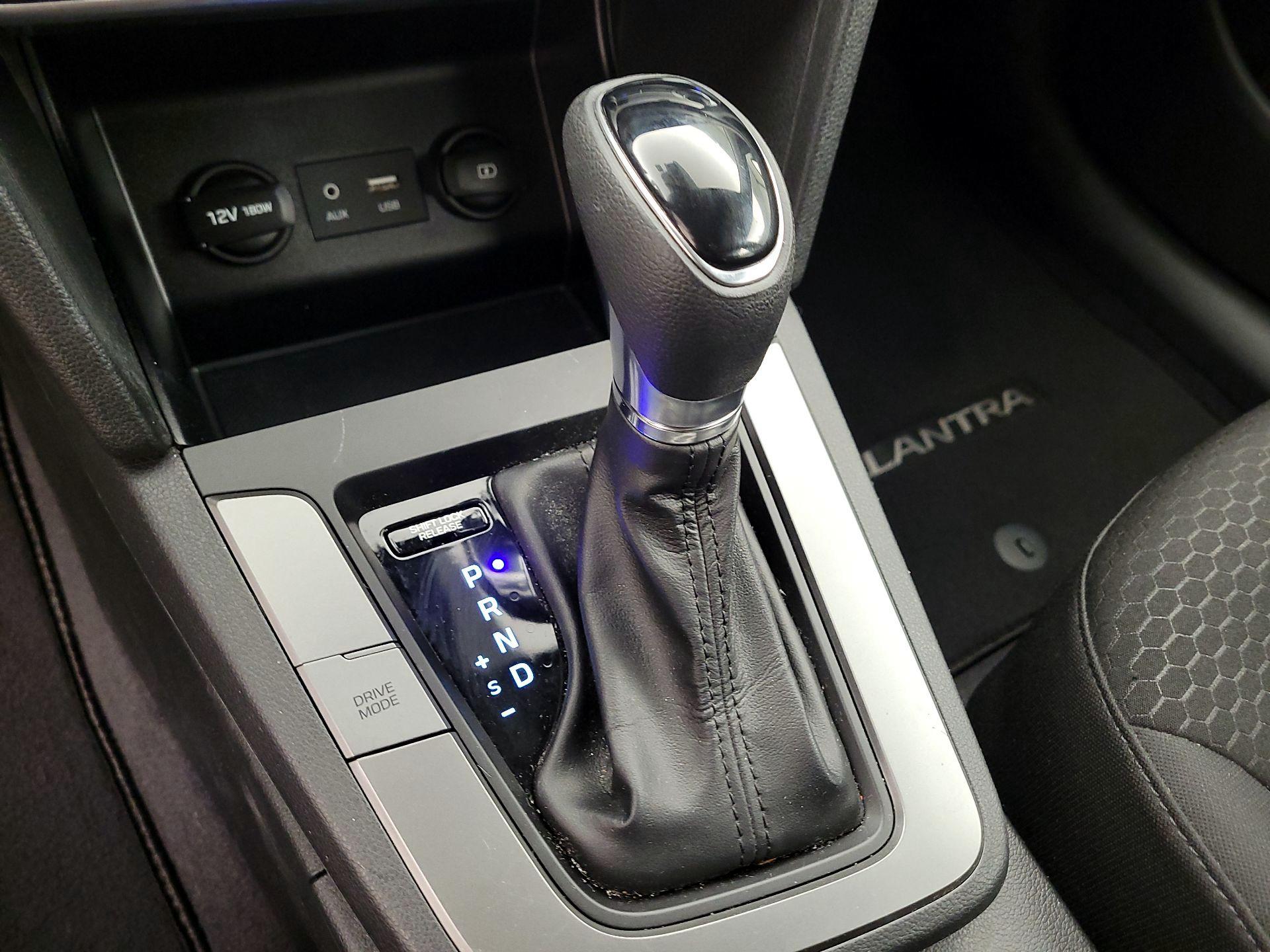 Thumbnail: 2020 Hyundai Elantra - 17