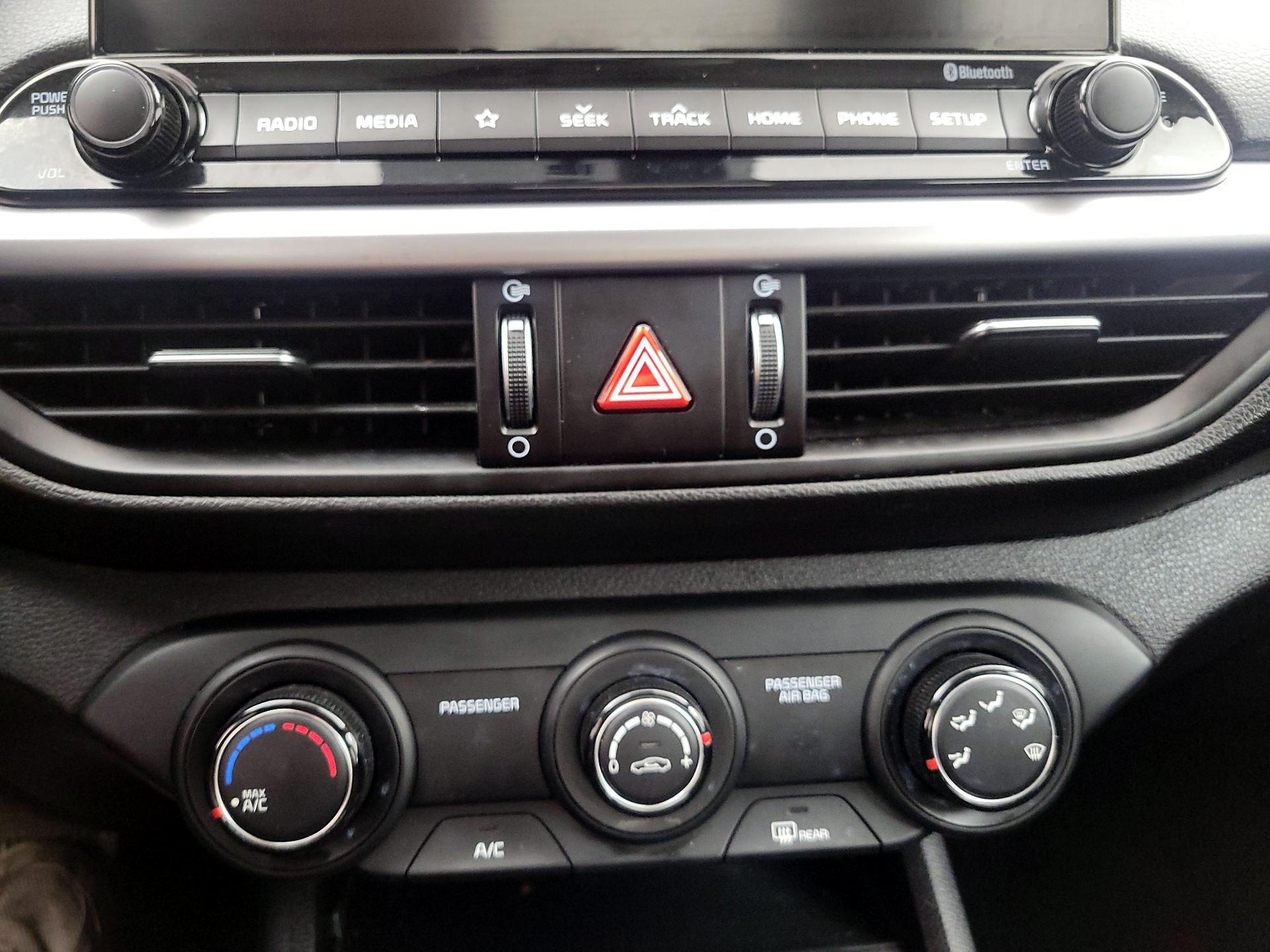 Thumbnail: 2021 Kia Forte - 16