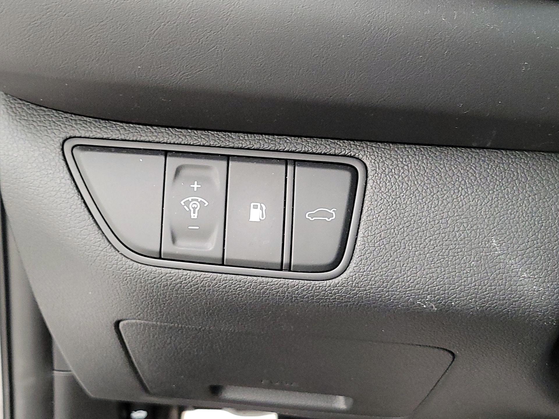 Thumbnail: 2023 Genesis G70 - 13