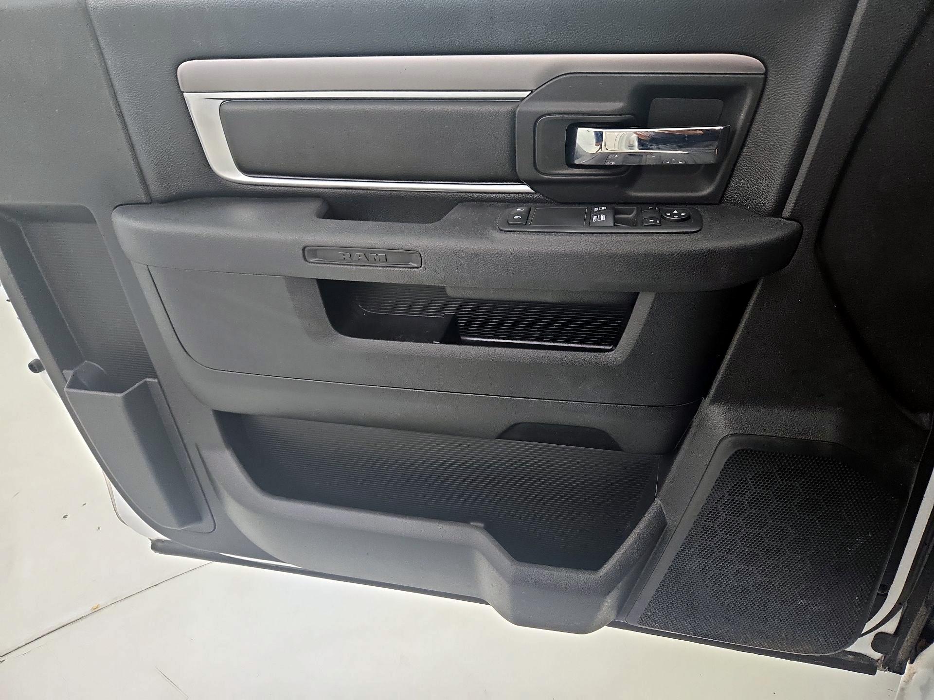 Thumbnail: 2022 RAM 1500 Classic - 12