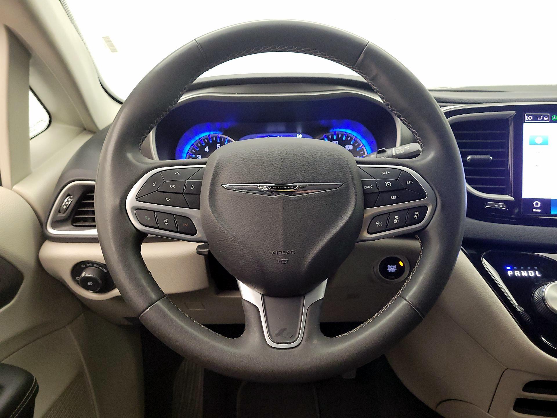 Thumbnail: 2023 Chrysler Pacifica - 10