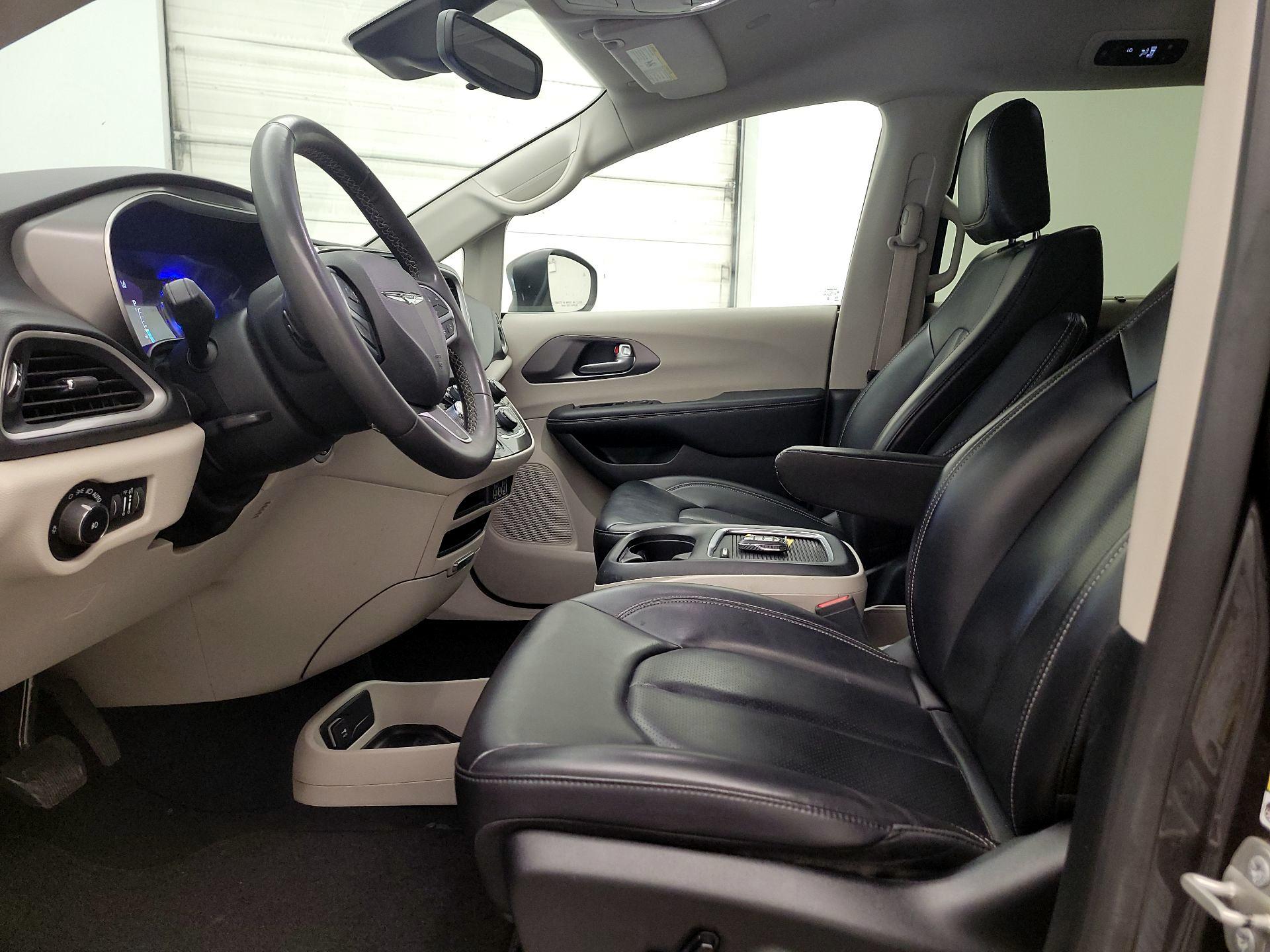 Thumbnail: 2023 Chrysler Pacifica - 11