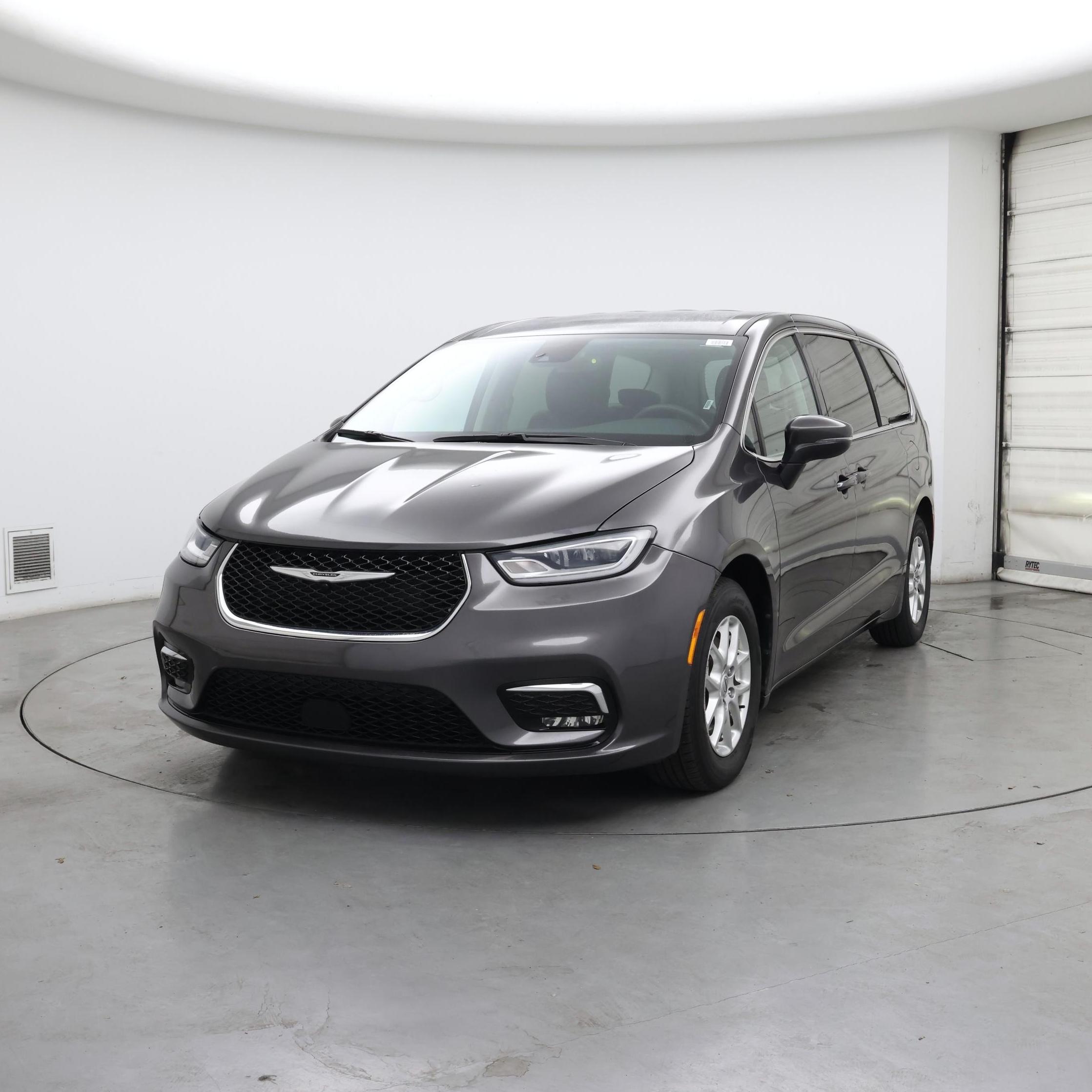 Thumbnail: 2023 Chrysler Pacifica - 4