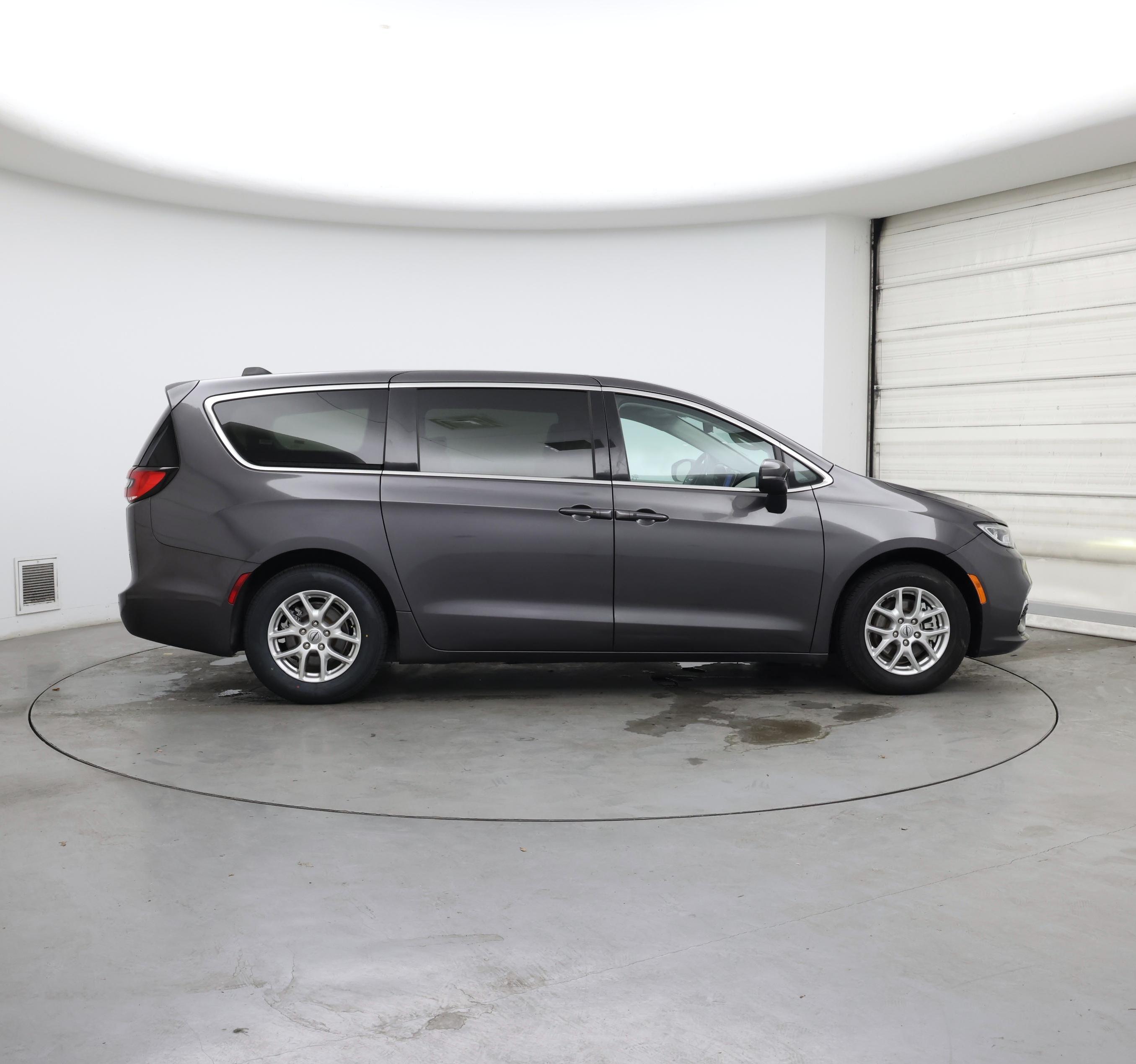 Thumbnail: 2023 Chrysler Pacifica - 7