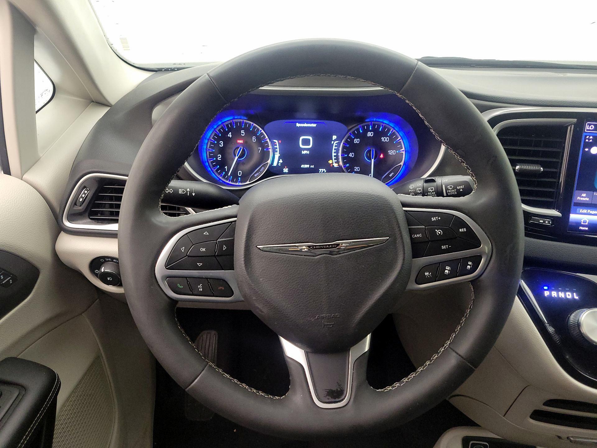 Thumbnail: 2024 Chrysler Pacifica - 10