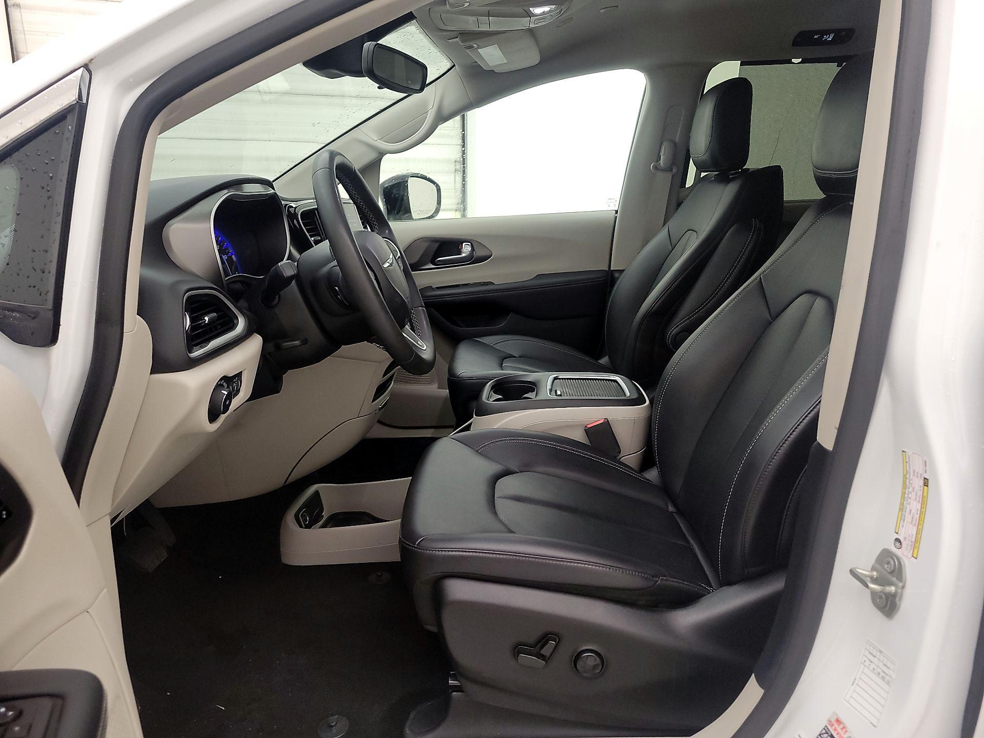 Thumbnail: 2024 Chrysler Pacifica - 11